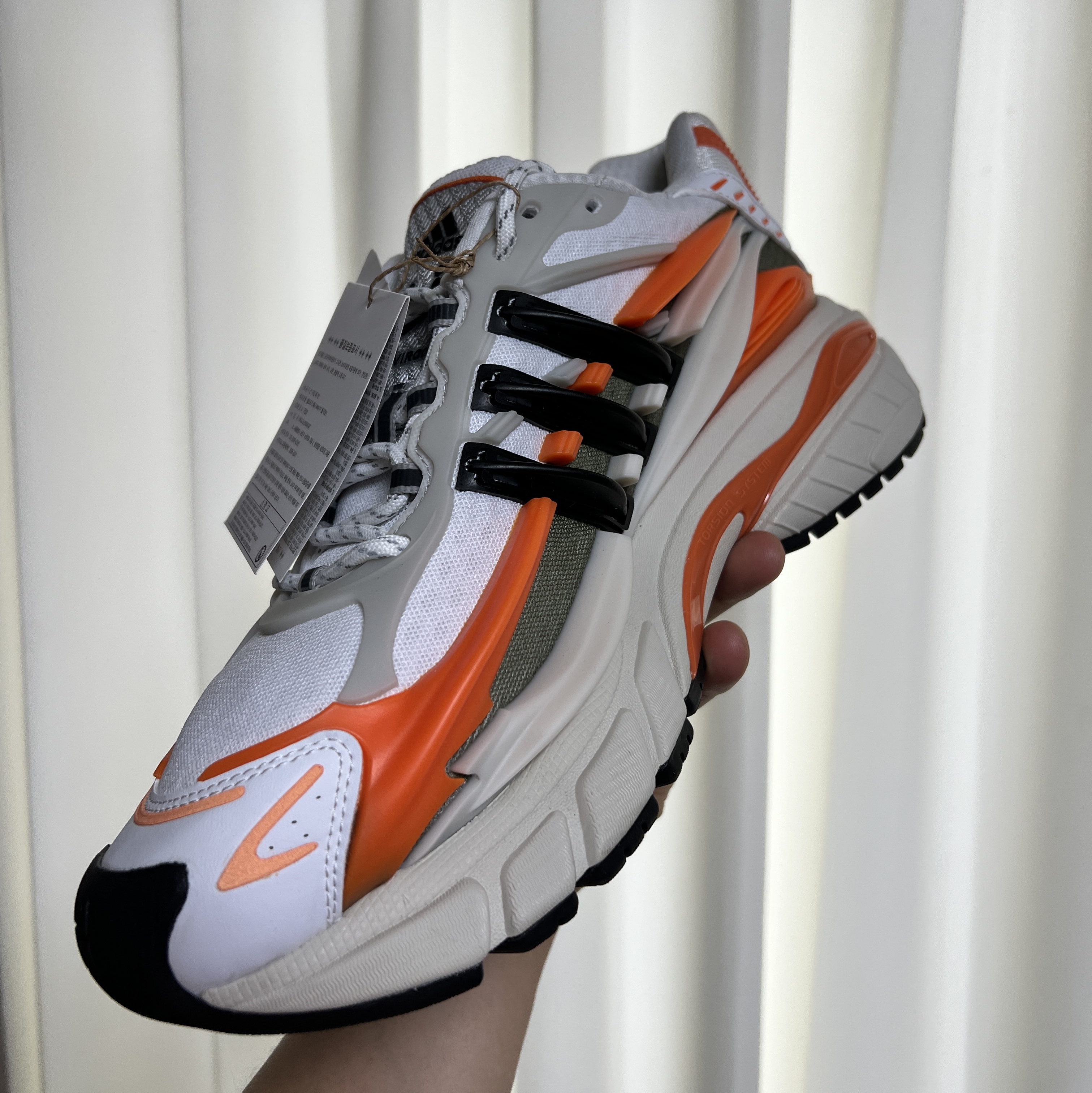 Adidas x Pharrell Williams Adistar Jellyfish Focus Olive Core Black 착용 스타일 - 3