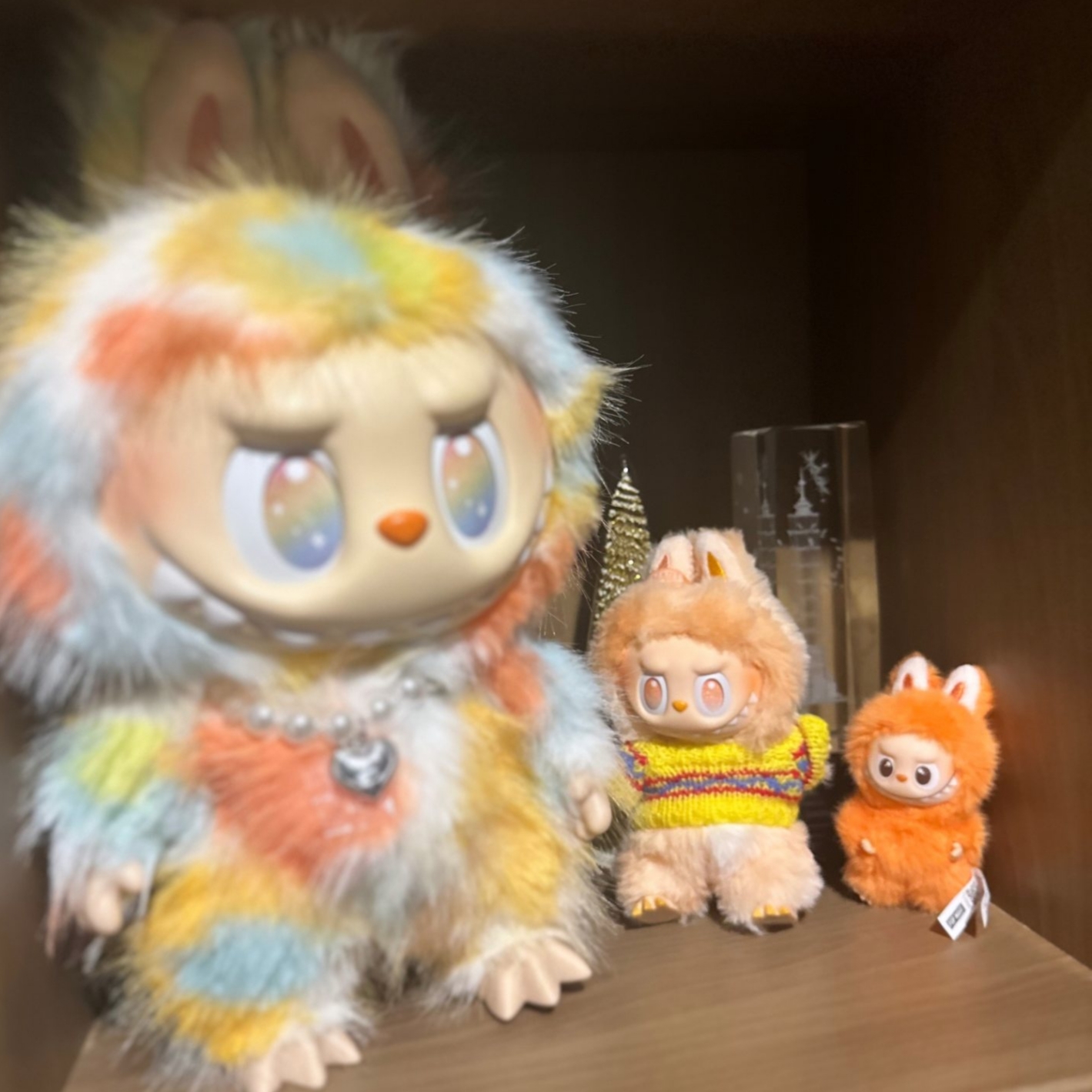 Pop Mart Labubu The Monsters Big Into Energy Series-Rock The Universe Vinyl Plush Doll 착용 스타일