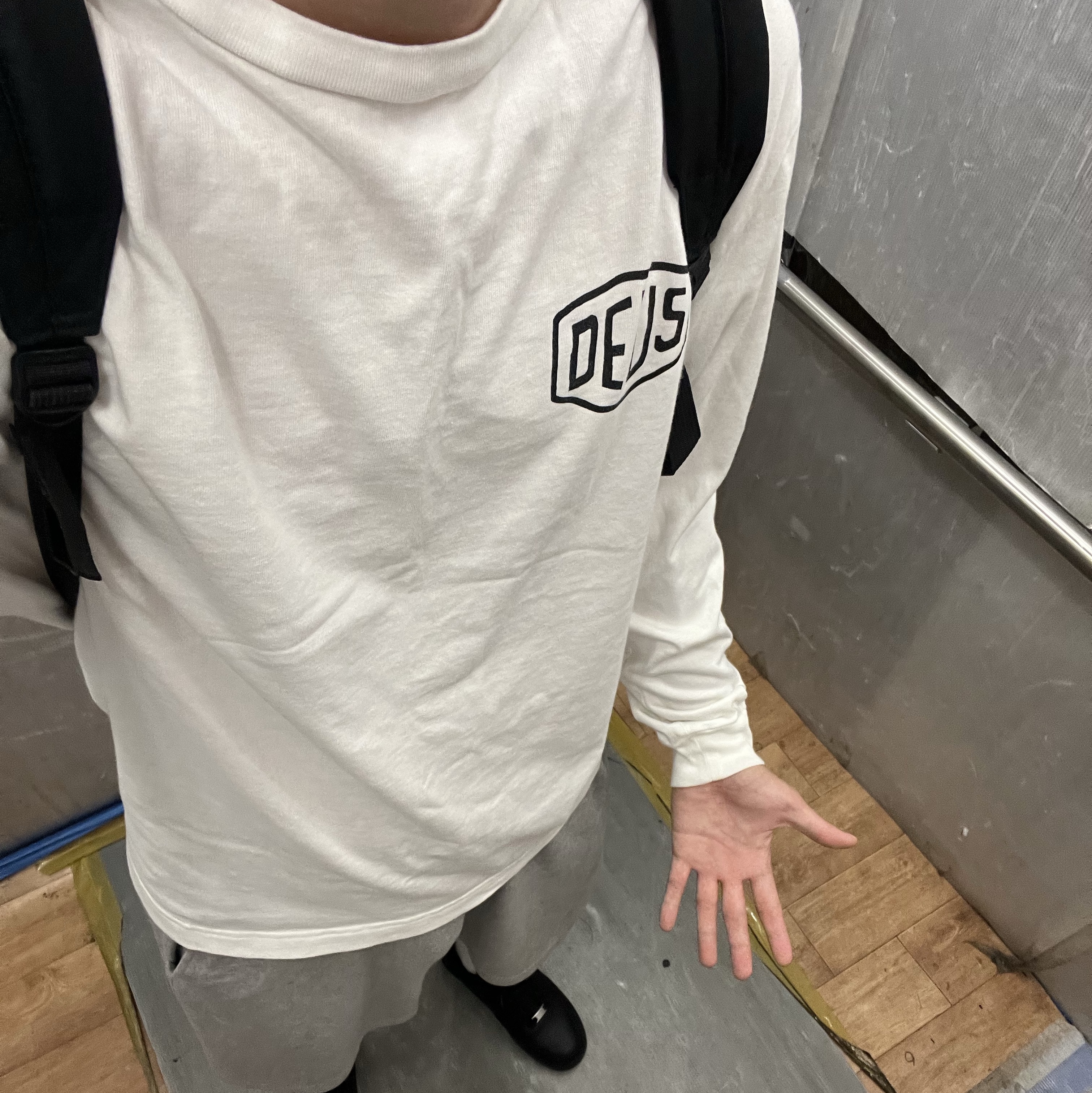 Deus Ex Machina Seoul College Long Sleeve T-Shirt White, Nike Air Force 1 '07 Low Triple Black 착용 스타일