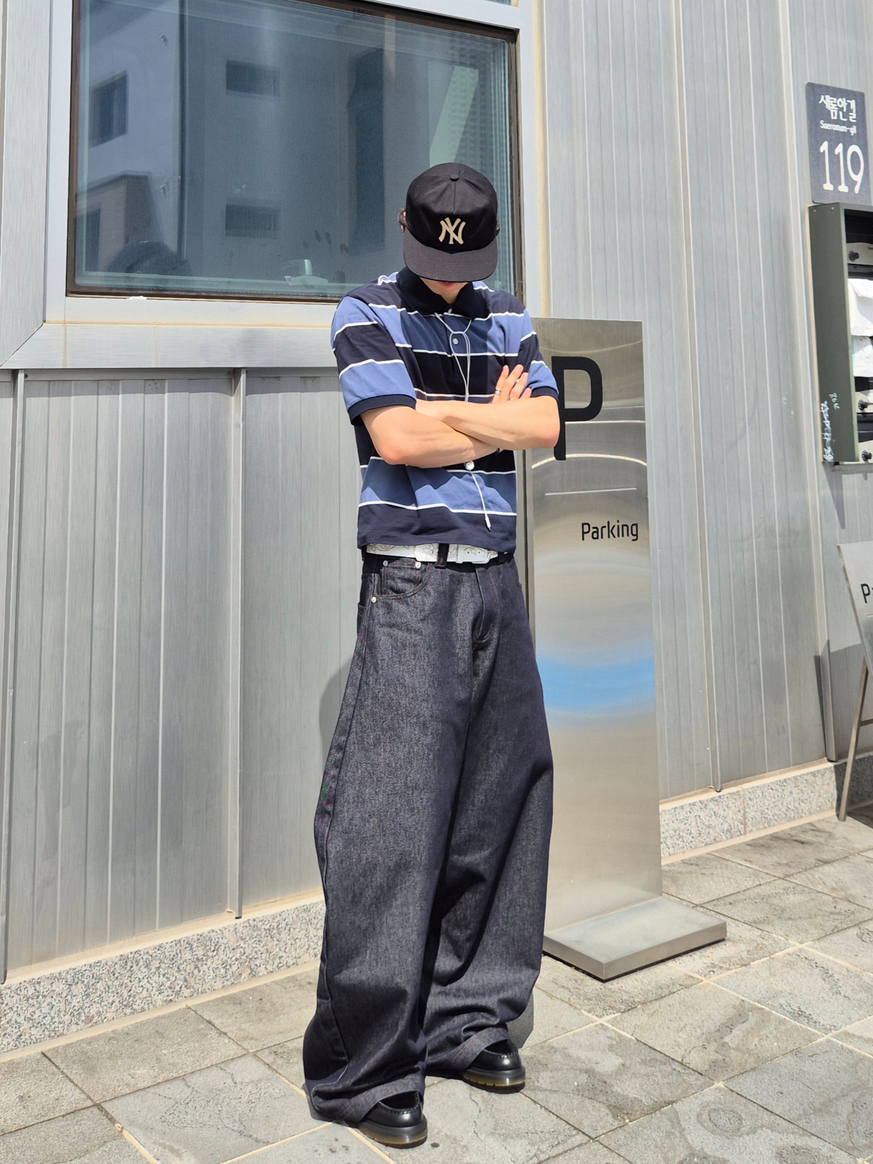 Casio A-158WA-1, Dr. Martens Adrian Smooth Black 착용 스타일 - 5