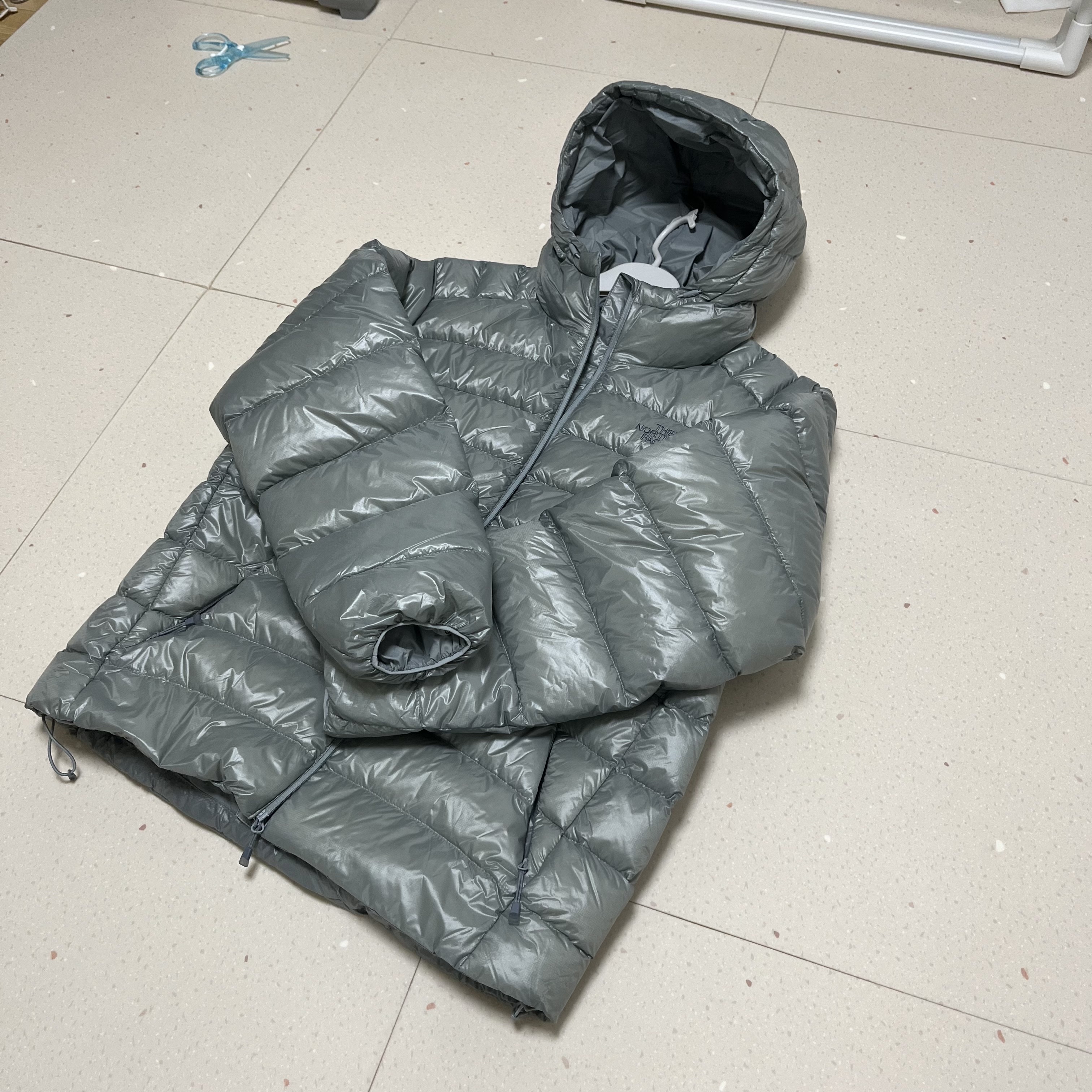 The North Face Matier EX RDS Down Hoodie Light Gray - 25FW 착용 스타일