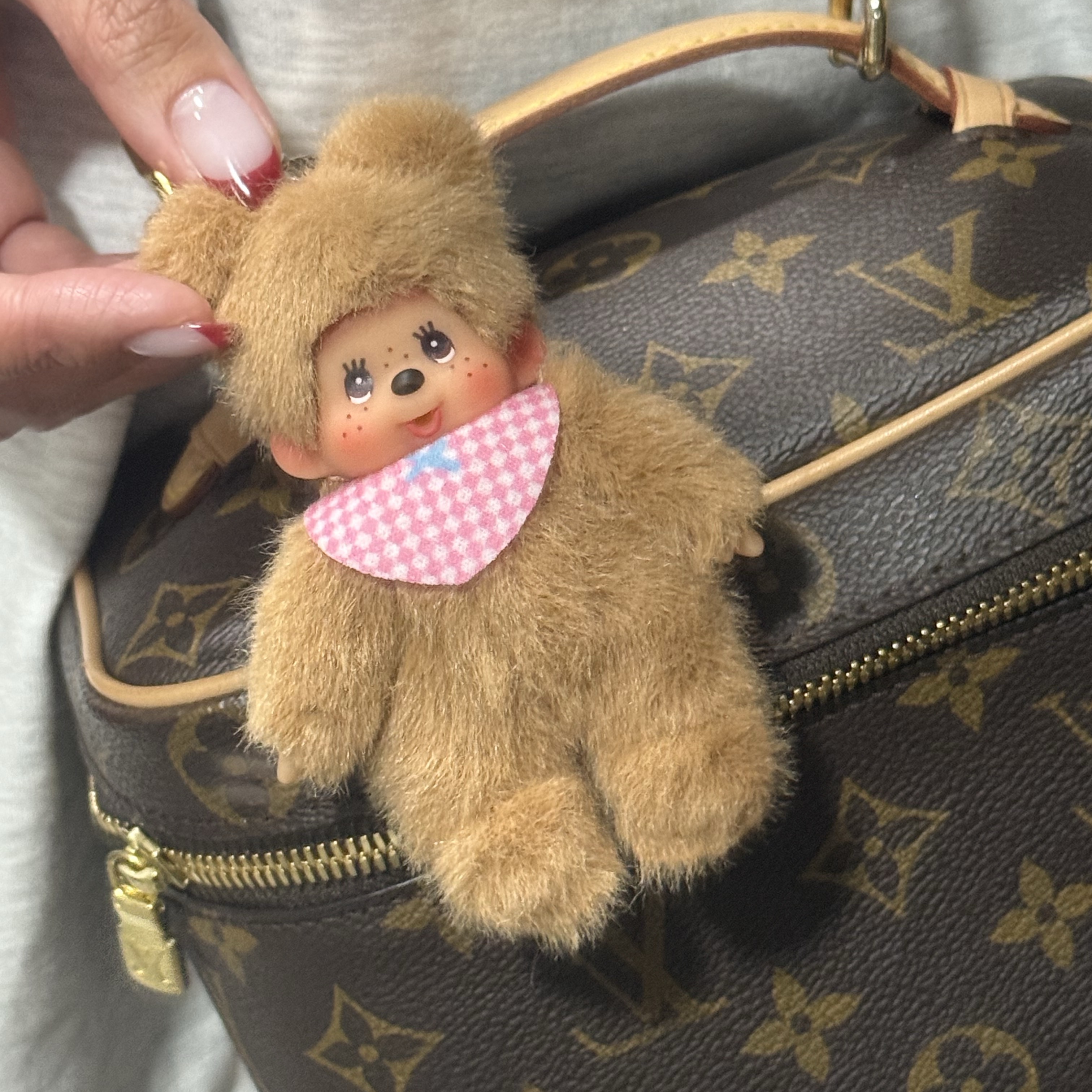 Monchhichi Bebichhichi Plush Doll Key Chain Brown 착용 스타일
