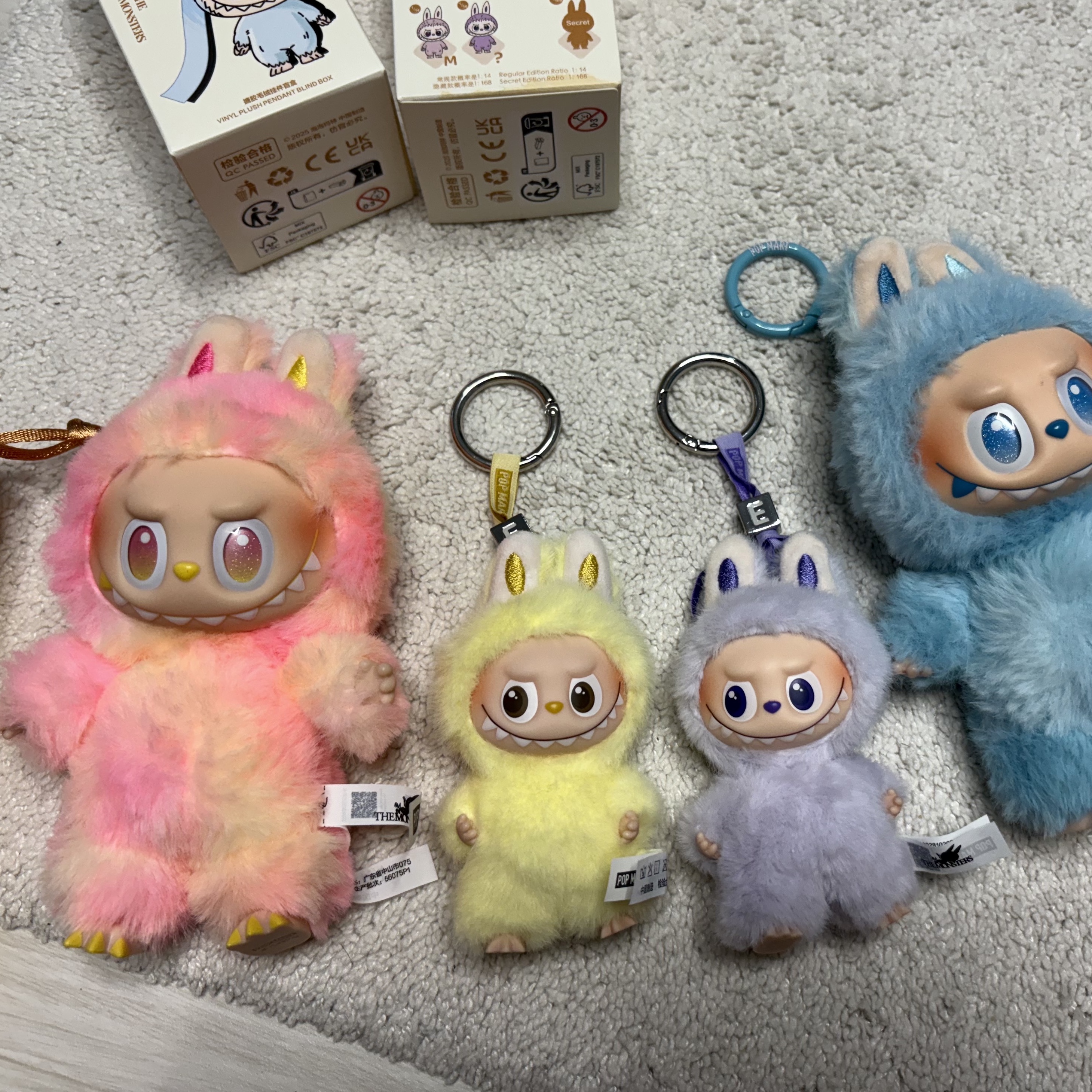 Pop Mart Labubu The Monsters Pin For Love Series Vinyl Plush Pendant Sealed Case (A-M) (1 Blind Box), Pop Mart Labubu The Monsters Highlight Series Sealed Case (1 Blind Box) 착용 스타일 - 1