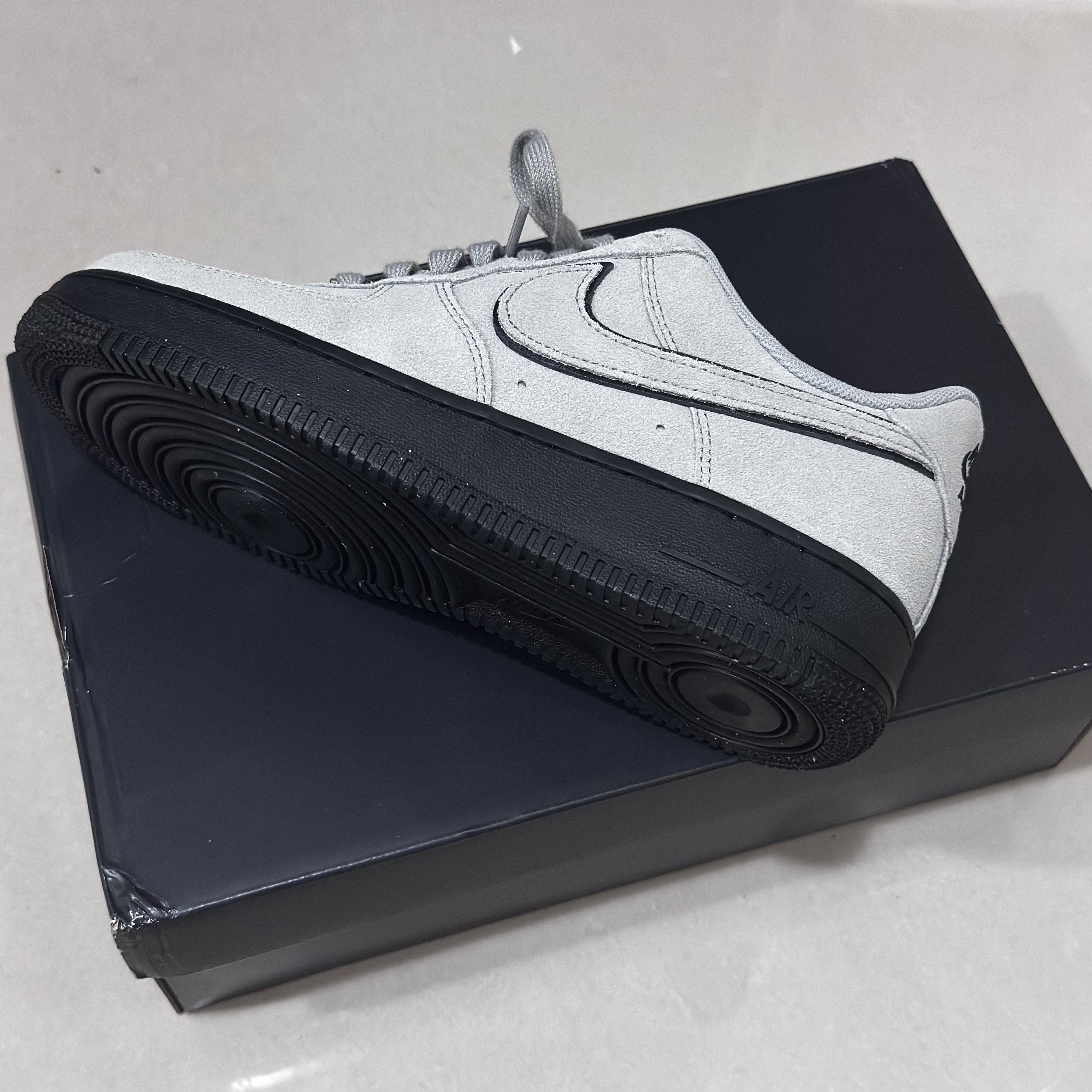 Nike Air Force 1 Low '07 LV8 Light Smoke Grey Black 착용 스타일 - 2