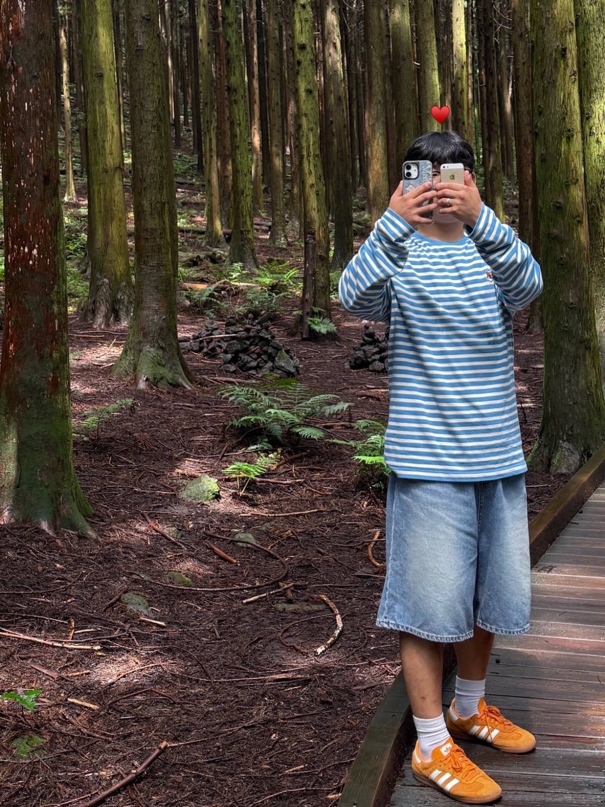 Maison Kitsune Foxhead Patch Regular Marin T-Shirt Drifter Blue Stripes, Adidas Samba OG Orange Rush 착용 스타일