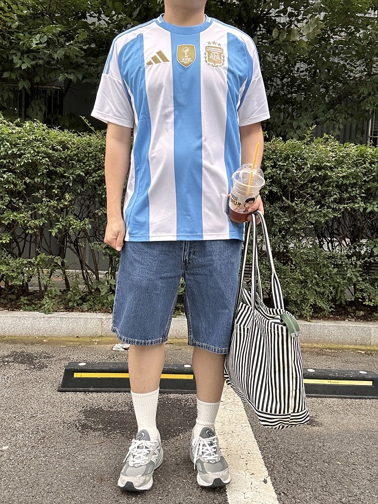 New Balance 990v6 Made in USA Grey - D Standard, Adidas Argentina 2024 Home Jersey White Blue Burst - KR Sizing (Non Marking Ver.) 착용 스타일 - 1