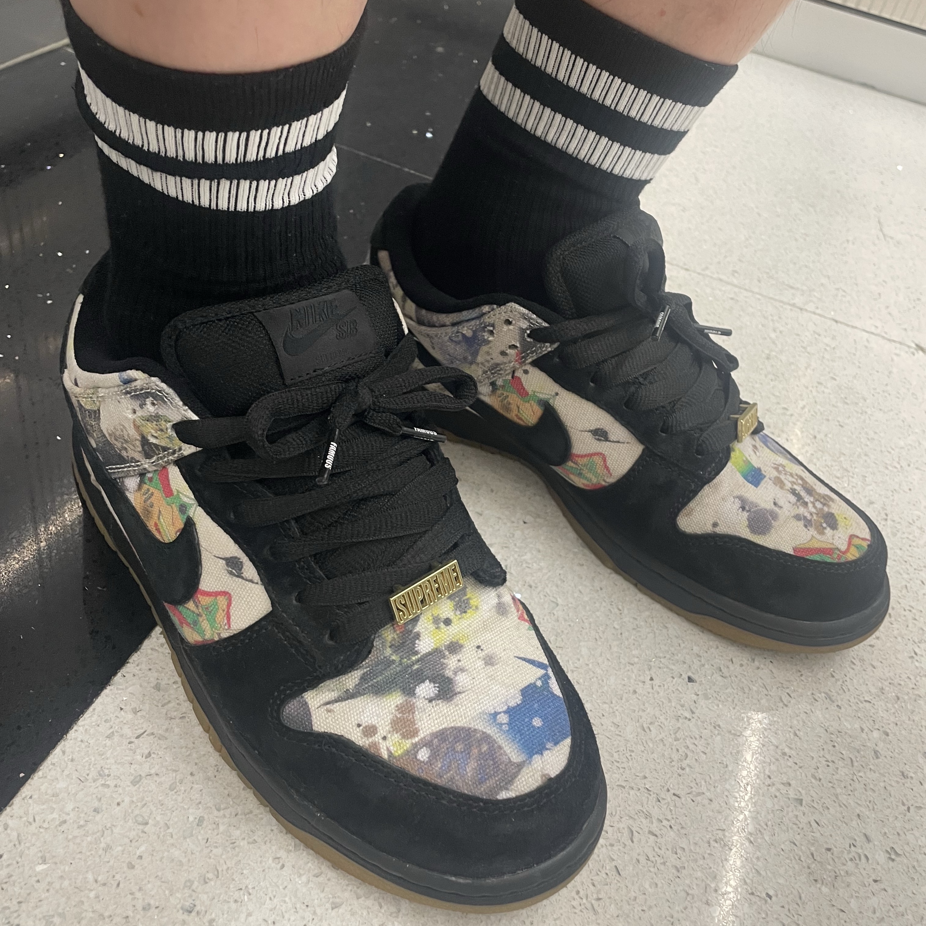 Nike x Supreme SB Dunk Low QS Rammellzee Black 착용 스타일 - 3