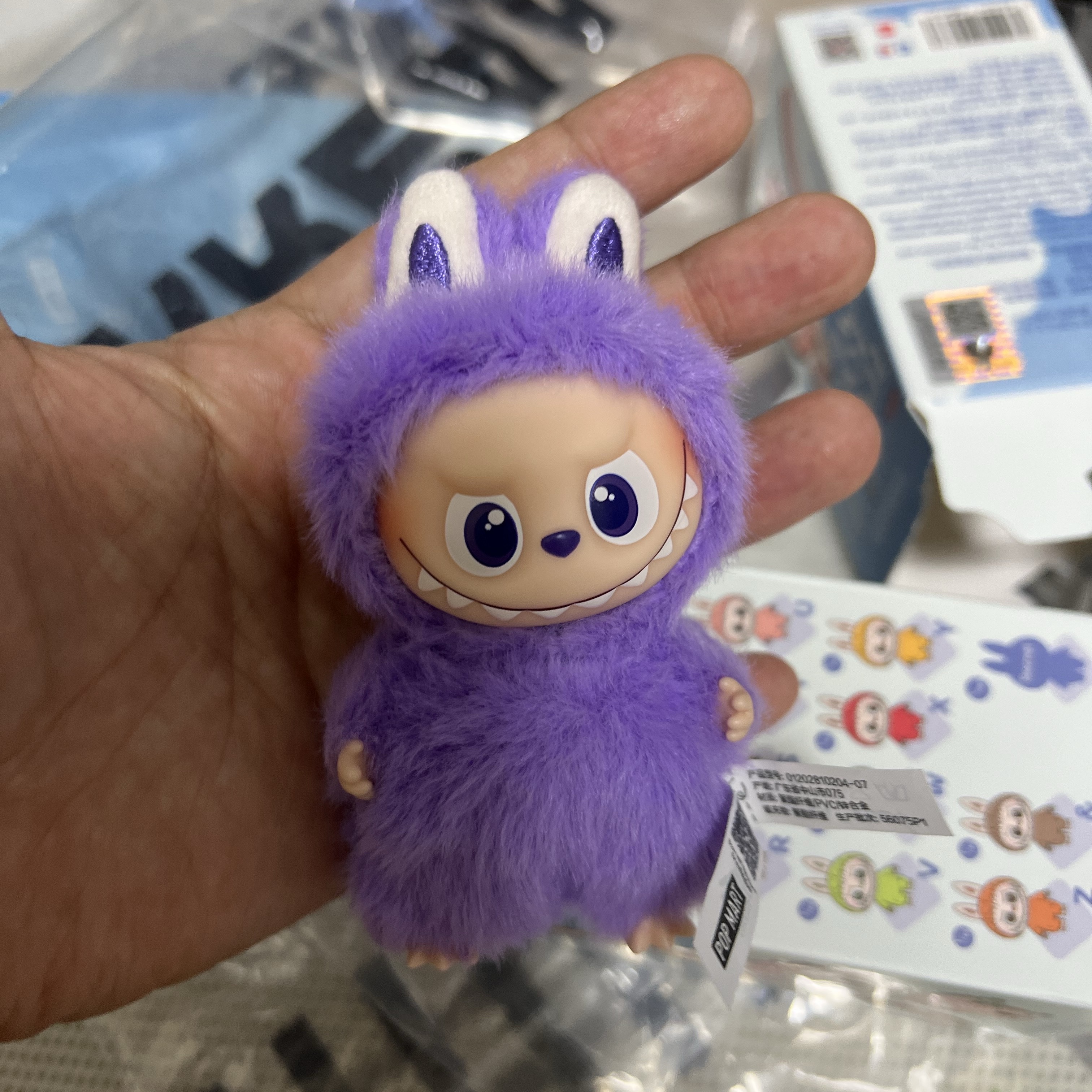 Pop Mart Labubu The Monsters Pin For Love Series Vinyl Plush Pendant Sealed Case (N-Z) (1 Blind Box), Pop Mart Labubu The Monsters Pin For Love Series Vinyl Plush Pendant (N-Z) T (Opened Case) 착용 스타일