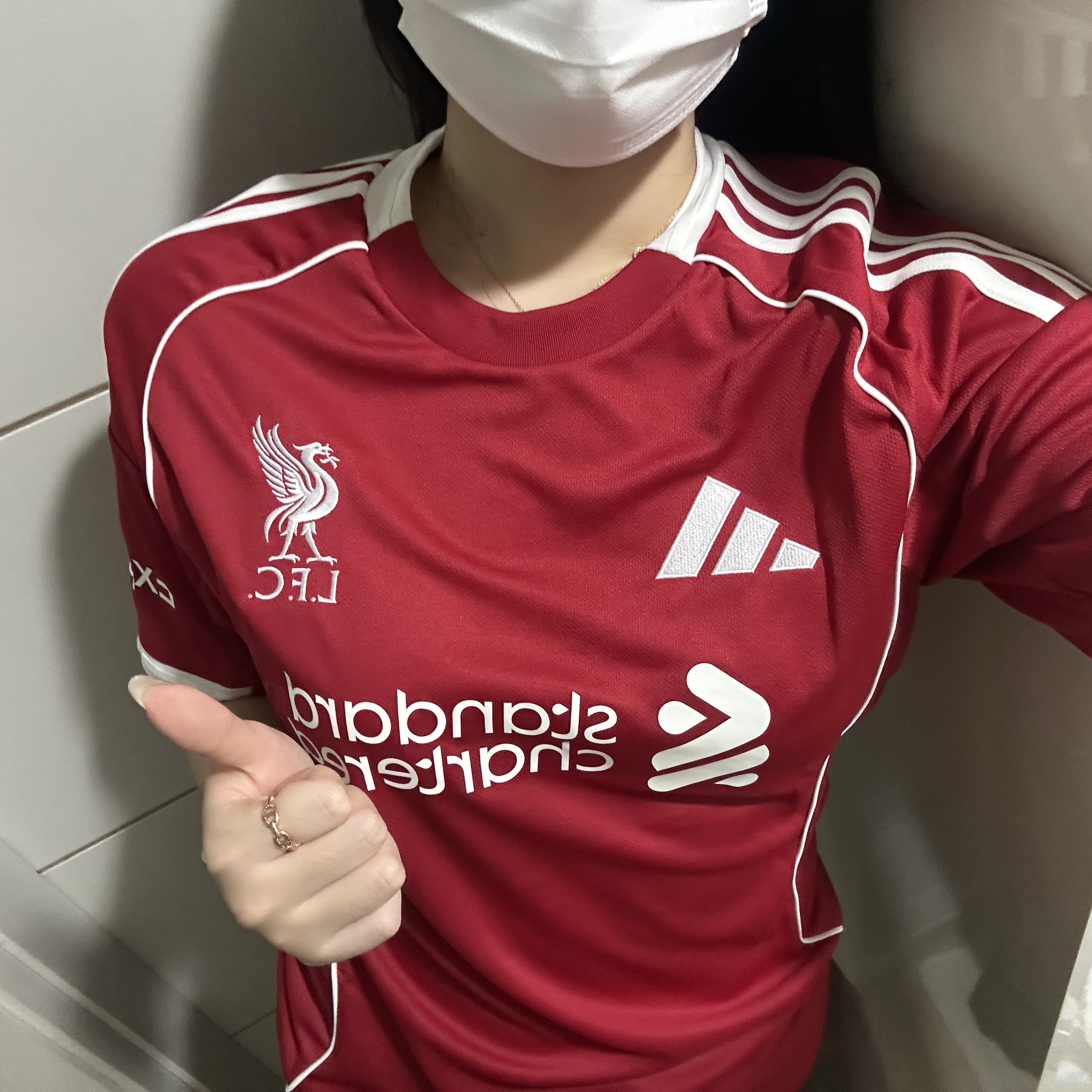 Adidas Liverpool FC 2025/26 Home Jersey Strawberry Red - KR Sizing (Non Marking Ver.) 착용 스타일