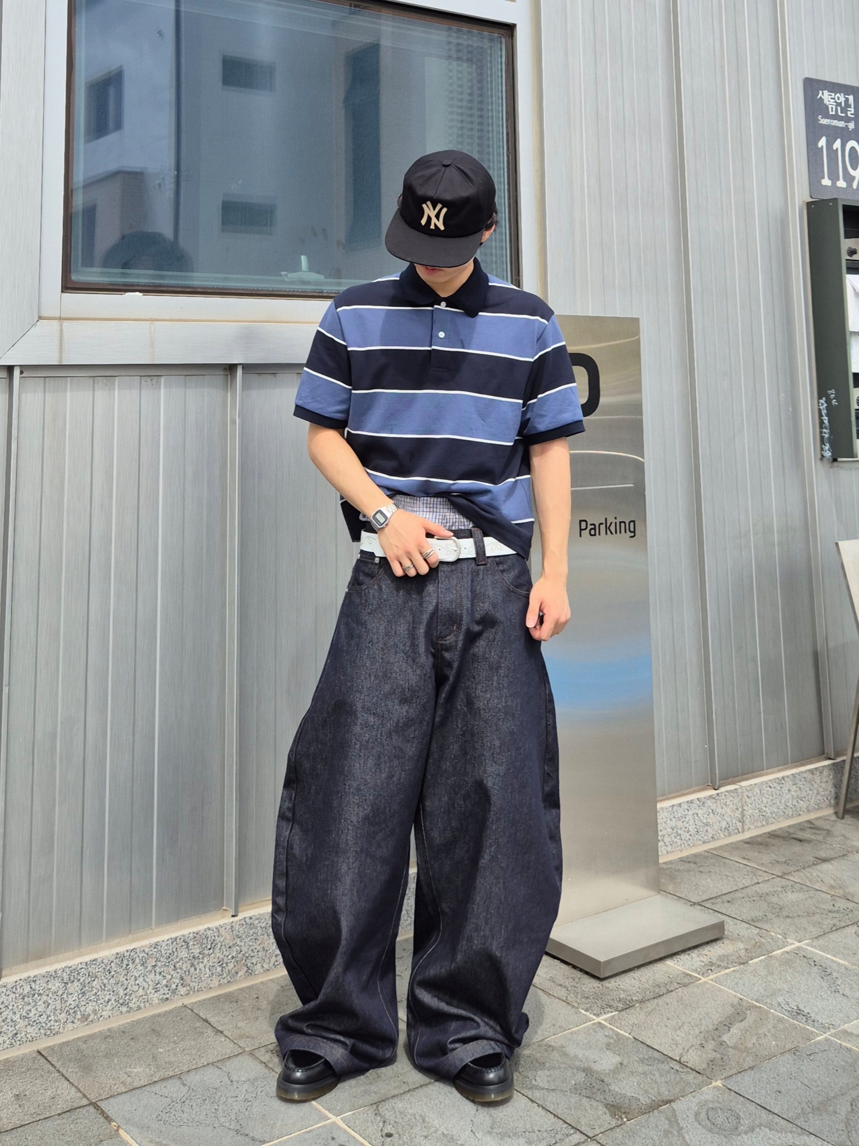 Casio A-158WA-1, Dr. Martens Adrian Smooth Black 착용 스타일 - 4