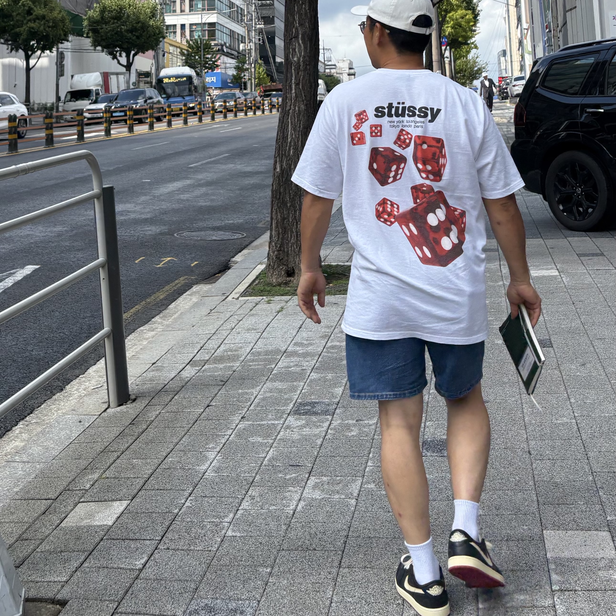 Jordan 1 x Nigel Sylvester Retro Low OG Better With Time, Stussy Rollers T-Shirt White 착용 스타일