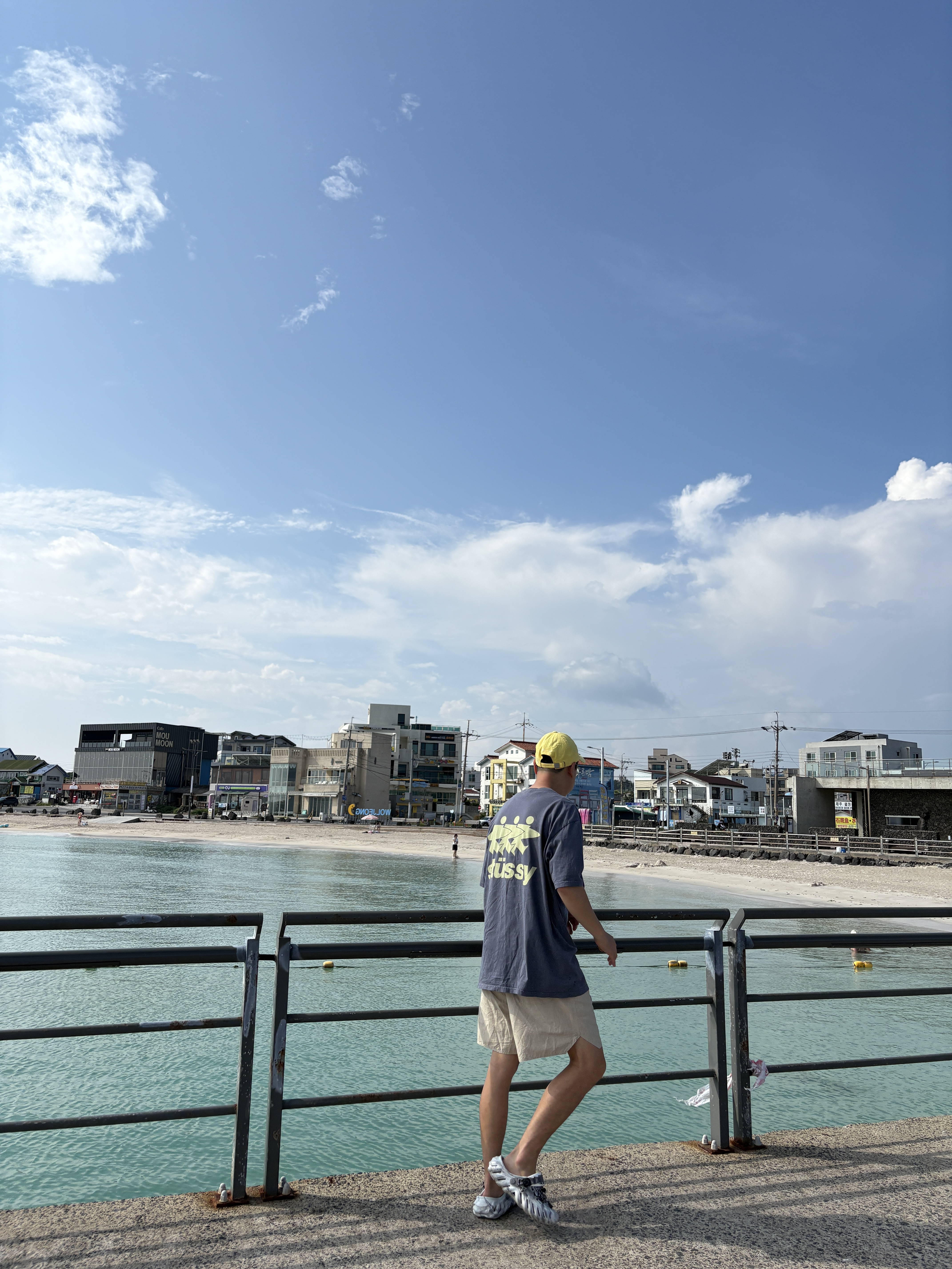 Emis Foot Print Wappen Ball Cap Yellow, Stussy Surfwalk Pigment Dyed T-Shirt Indigo 착용 스타일 - 4