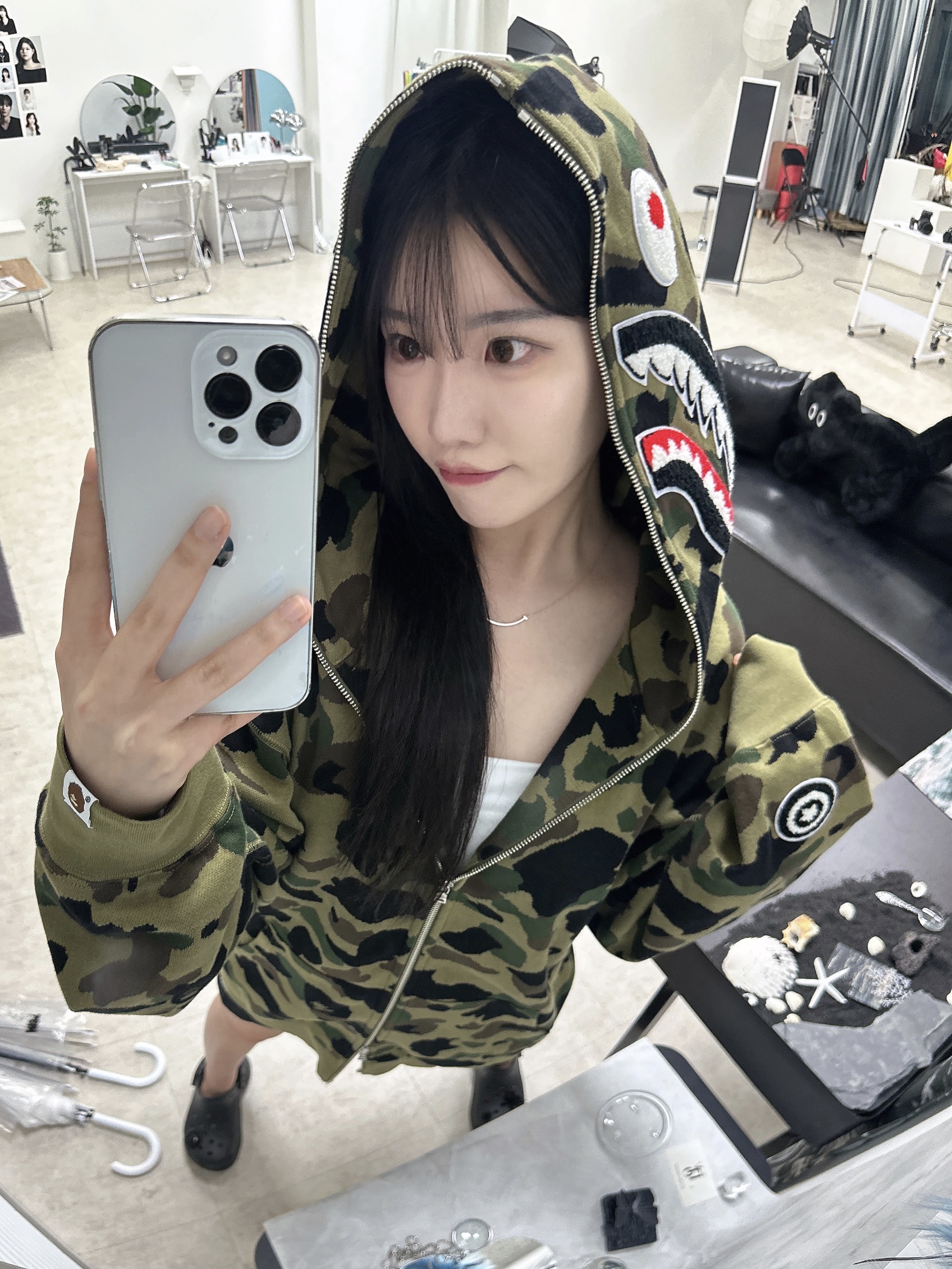 BAPE 1st Camo Jacquard Shark Full Zip Hoodie Green 착용 스타일 - 2
