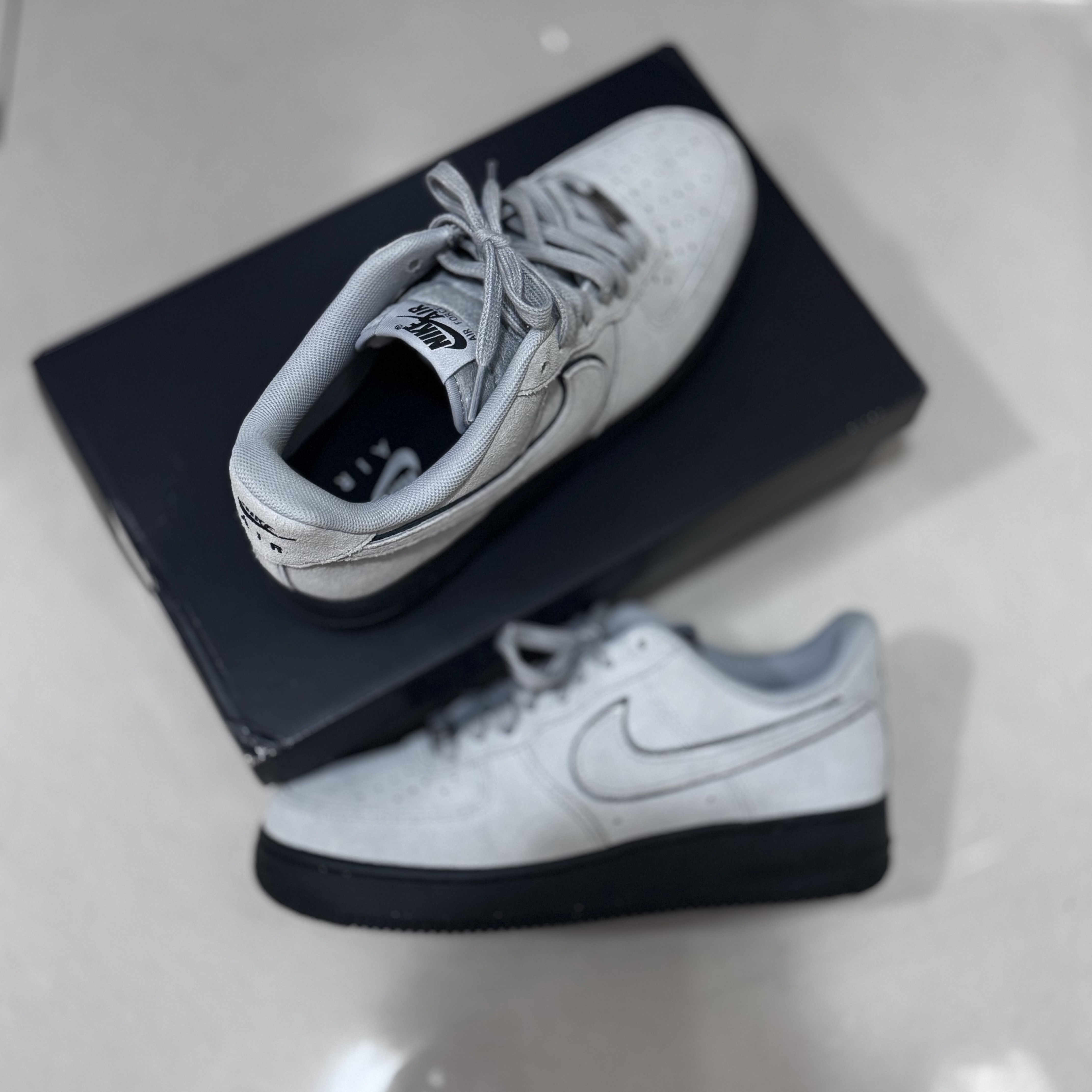 Nike Air Force 1 Low '07 LV8 Light Smoke Grey Black 착용 스타일 - 3