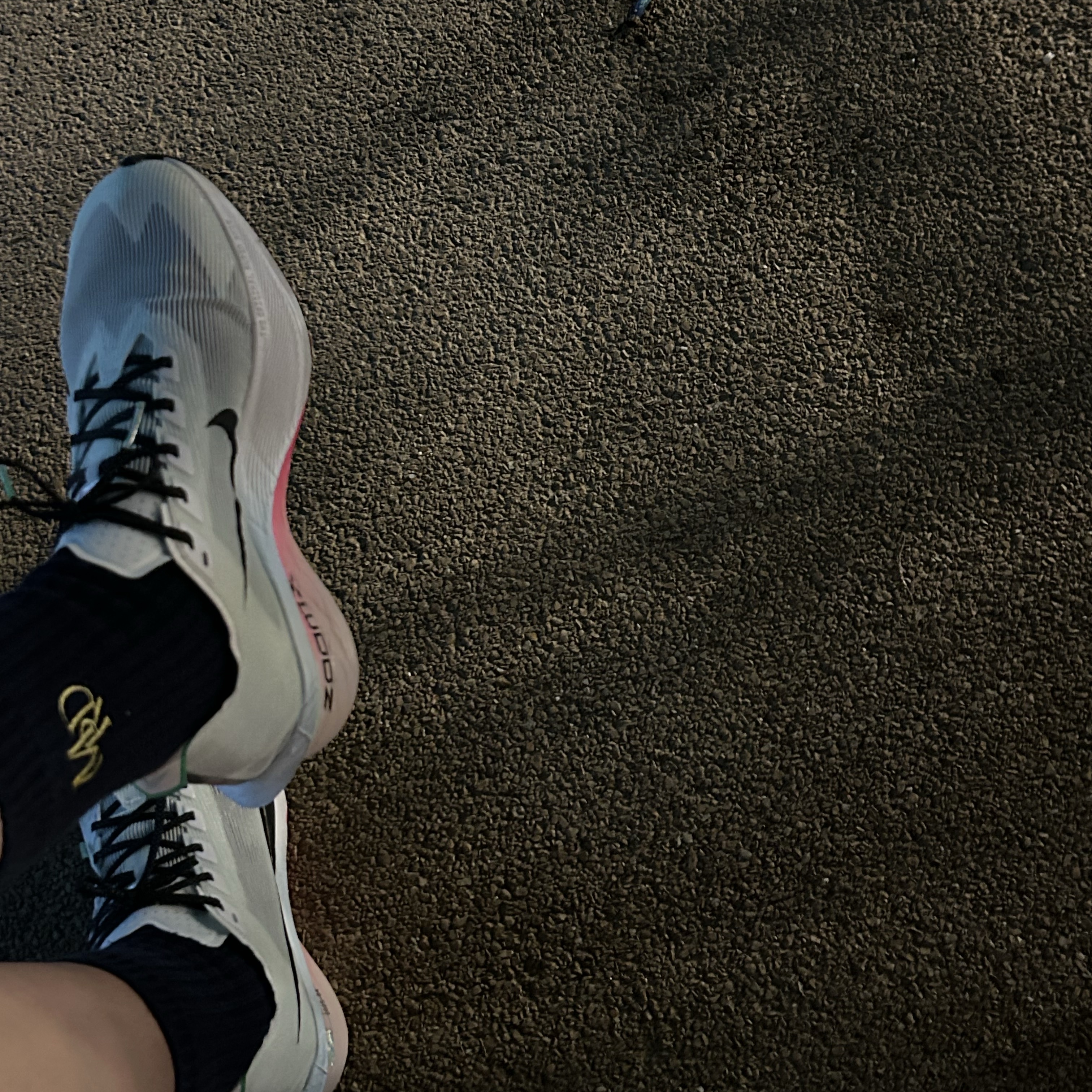 Nike ZoomX Vaporfly Next% 4 White Hyper Pink 착용 스타일 - 5