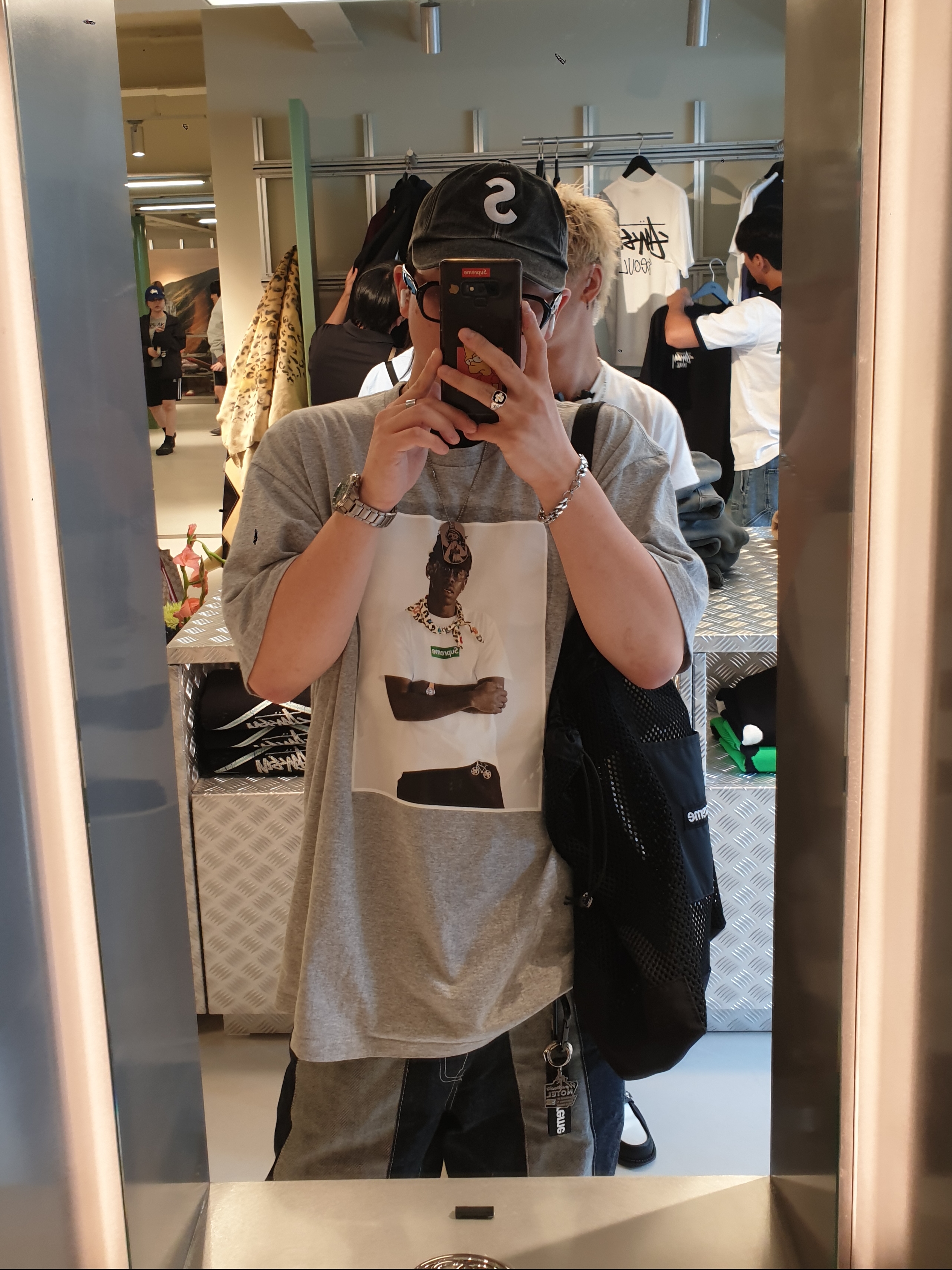 Supreme Pigment S Logo 6-Panel Black - 24FW, Supreme Tyler The Creator T-Shirt Heather Grey - 24FW 착용 스타일