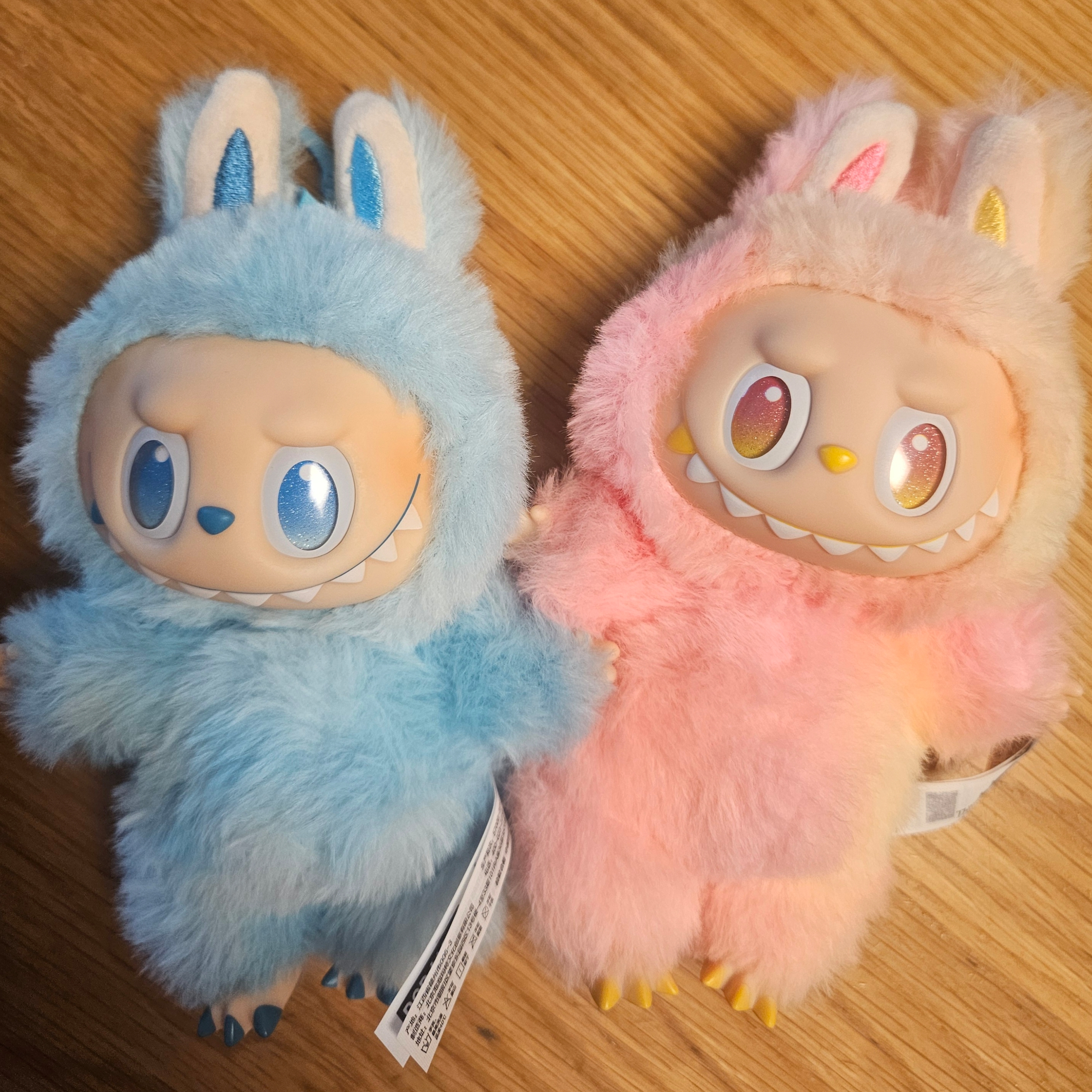 Pop Mart Labubu The Monsters Highlight Series Sealed Case (Bundle of 2/1 Blind Box) 착용 스타일
