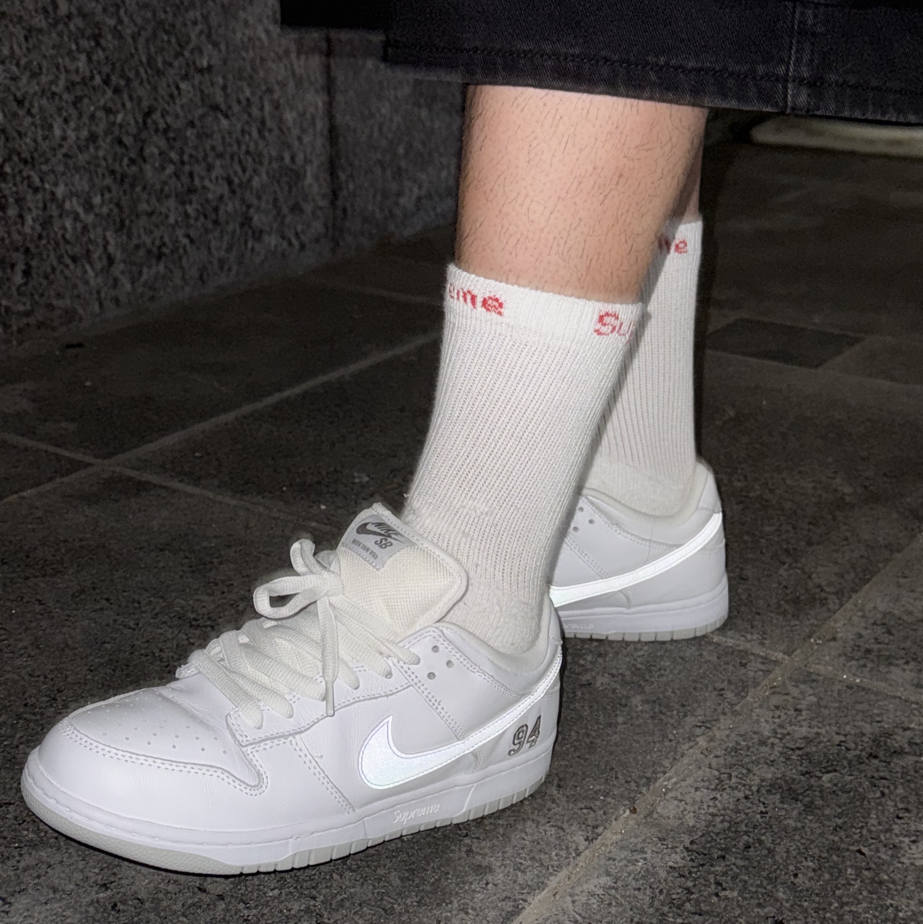 Nike x Supreme SB Dunk Low White 착용 스타일