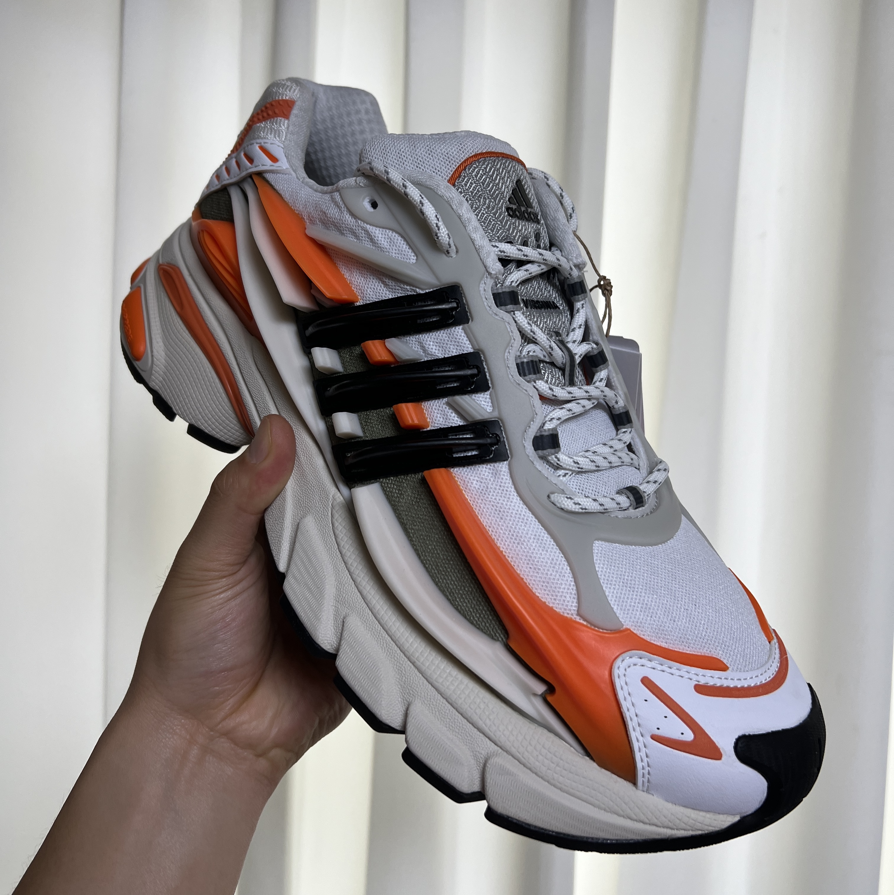 Adidas x Pharrell Williams Adistar Jellyfish Focus Olive Core Black 착용 스타일 - 2
