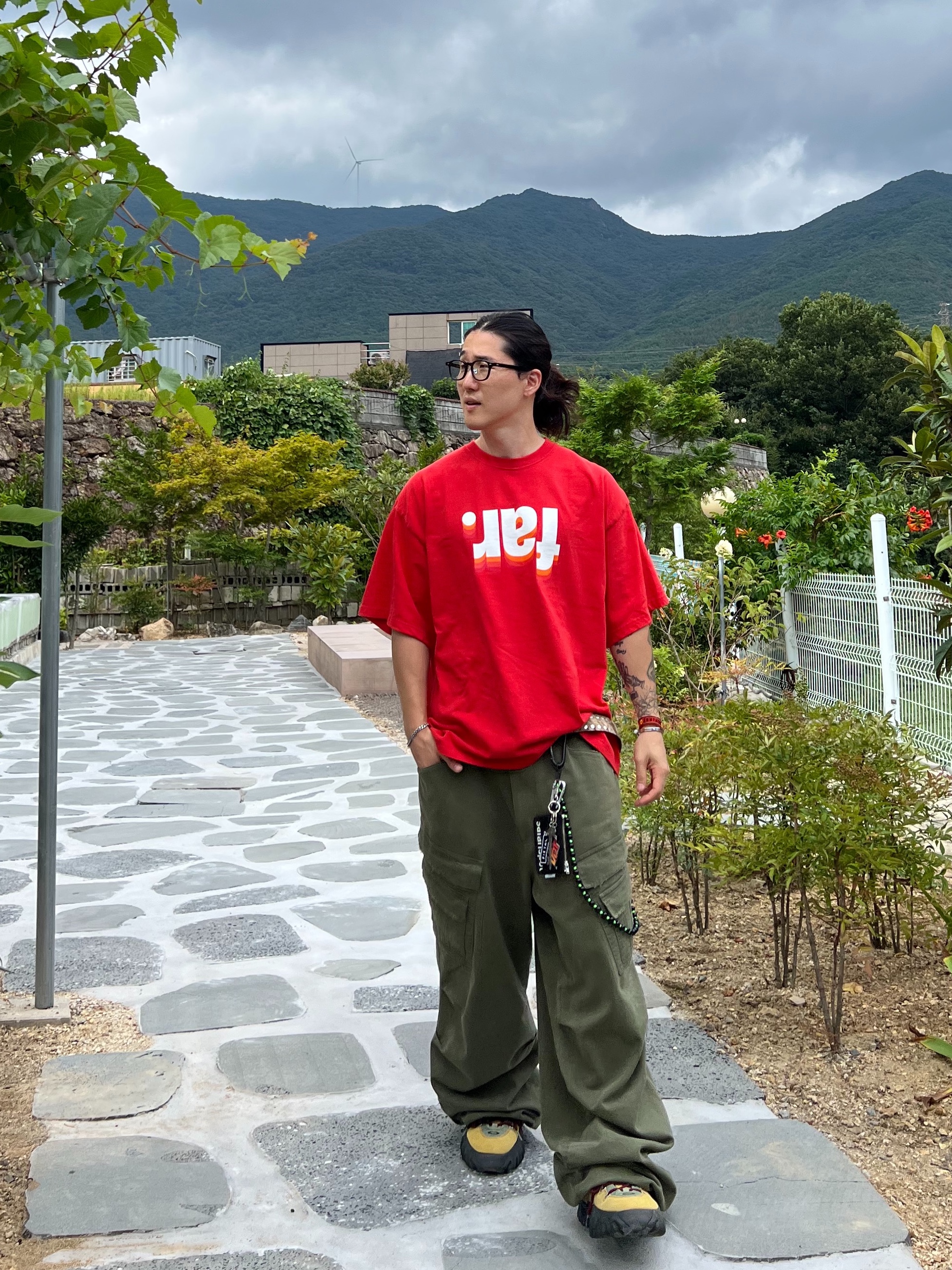 Nonnod Double Pocket Cargo Pants Vintage Khaki, Oakley Factory Team Suede Flesh Edge Boots Yellow 착용 스타일 - 3