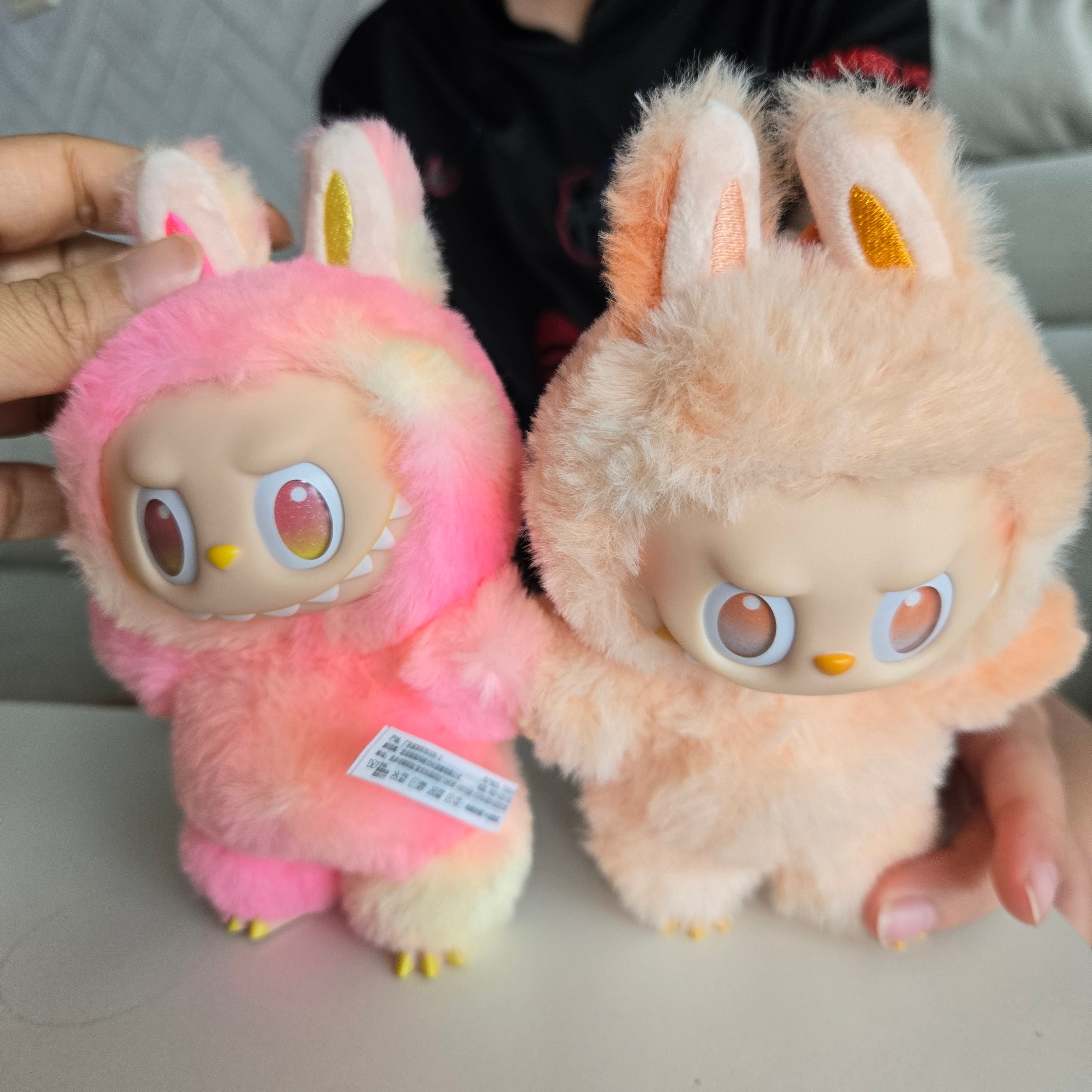 Pop Mart Labubu The Monsters Highlight Series Sealed Case (Bundle of 2/1 Blind Box) 착용 스타일