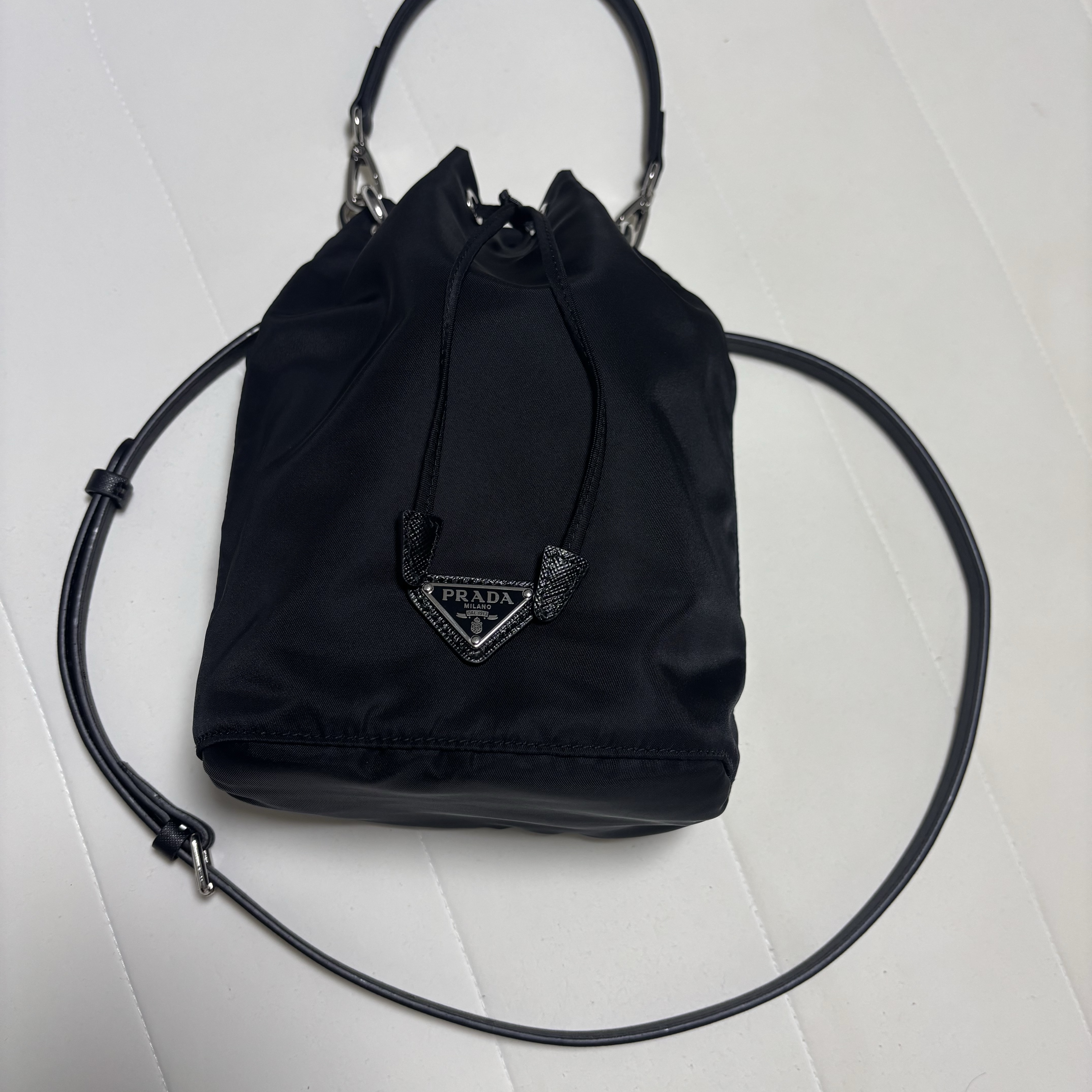 Prada Tessuto Nylon Pouch Black 착용 스타일