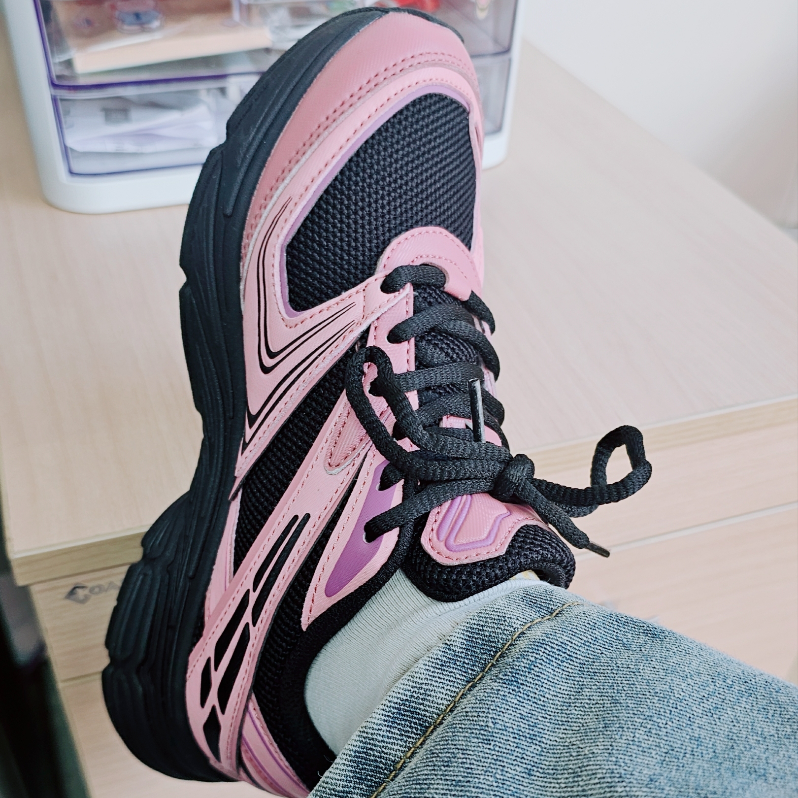 Fila Interun Pink Black 착용 스타일 - 1