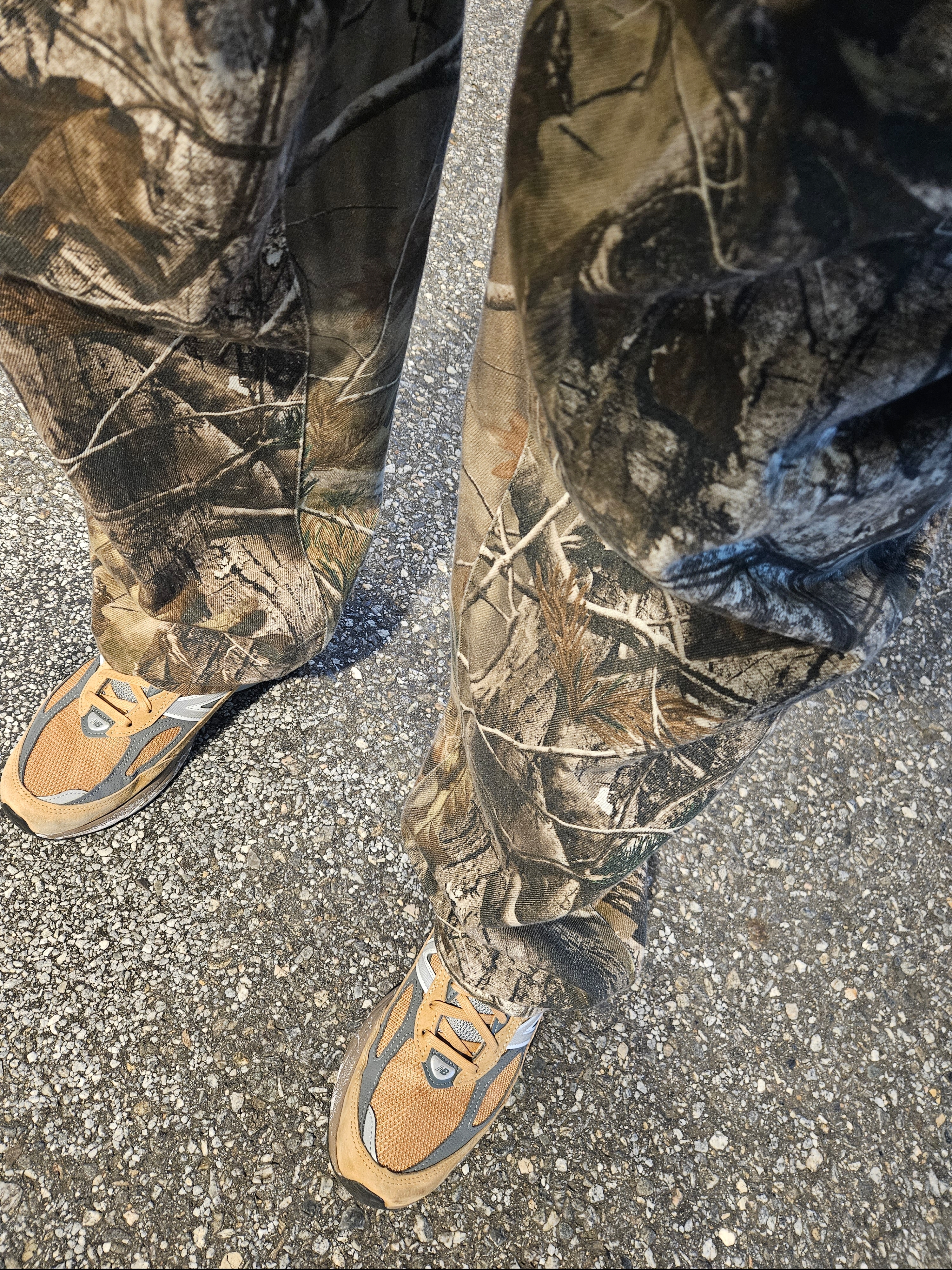 Supreme Baggy Jean Realtree AP Camo - 25FW, New Balance 990v6 Made in USA Workwear Grey 착용 스타일