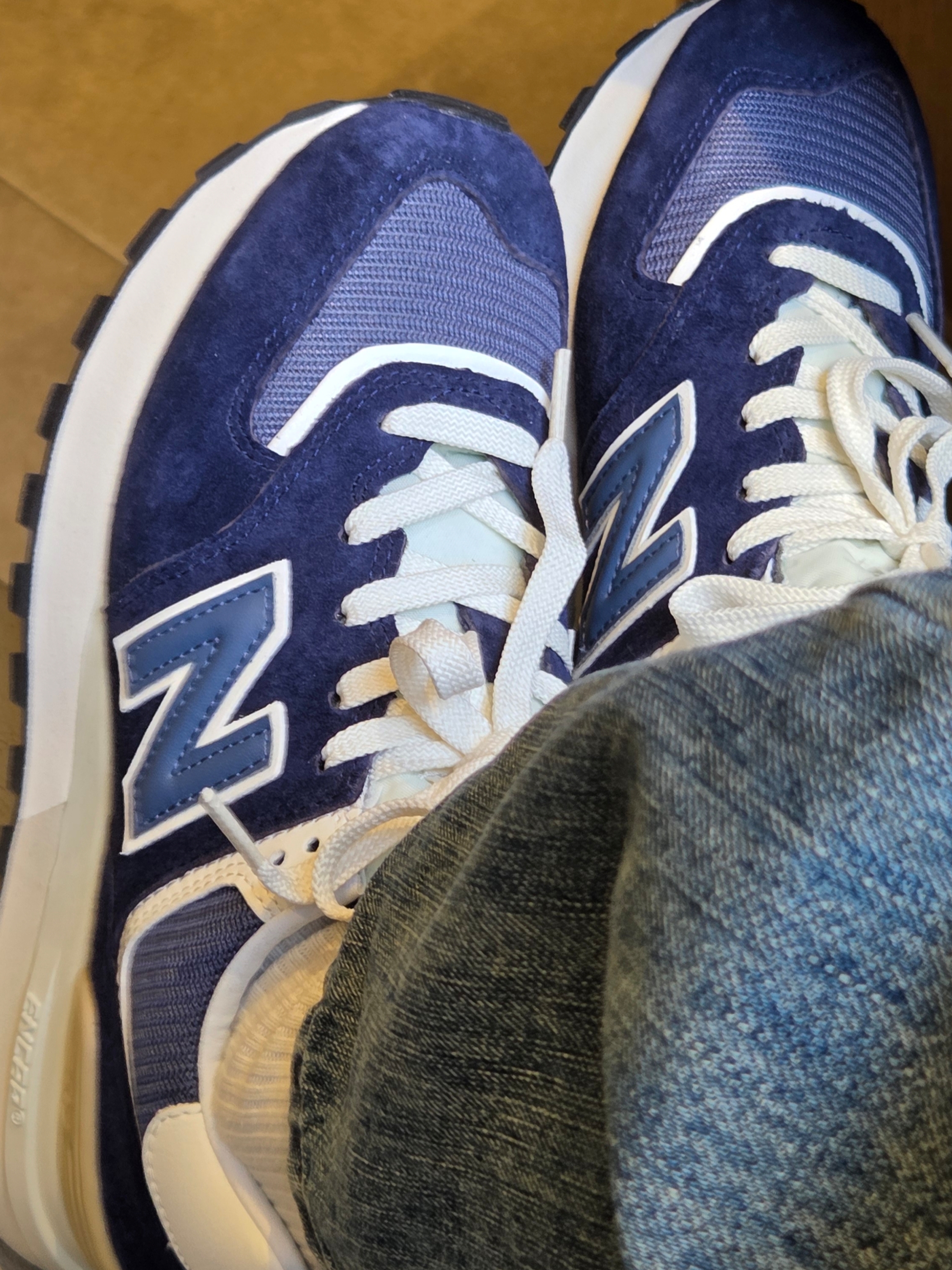 New Balance 574 Legacy Navy 착용 스타일 - 2