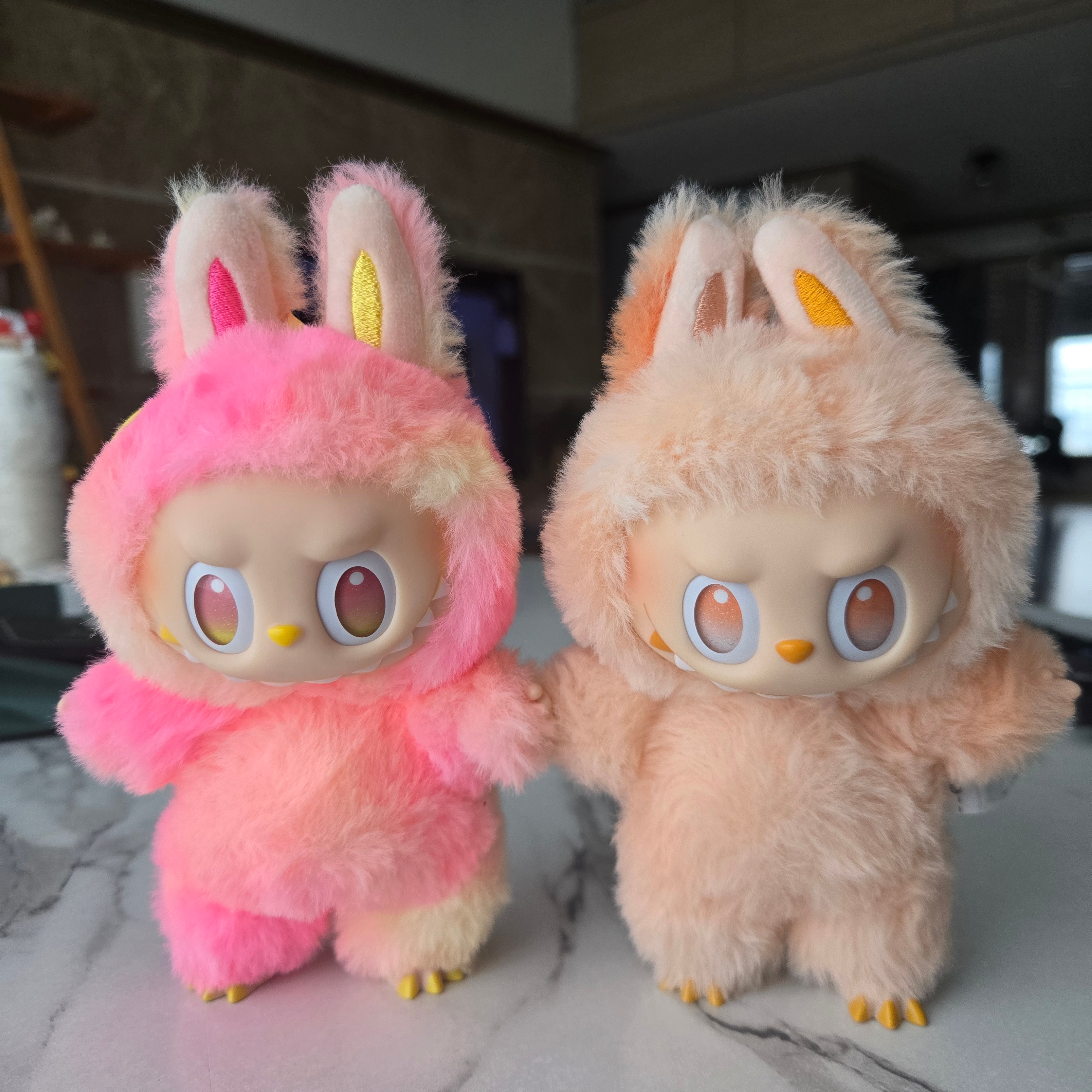 Pop Mart Labubu The Monsters Highlight Series Sealed Case (Bundle of 2/1 Blind Box) 착용 스타일