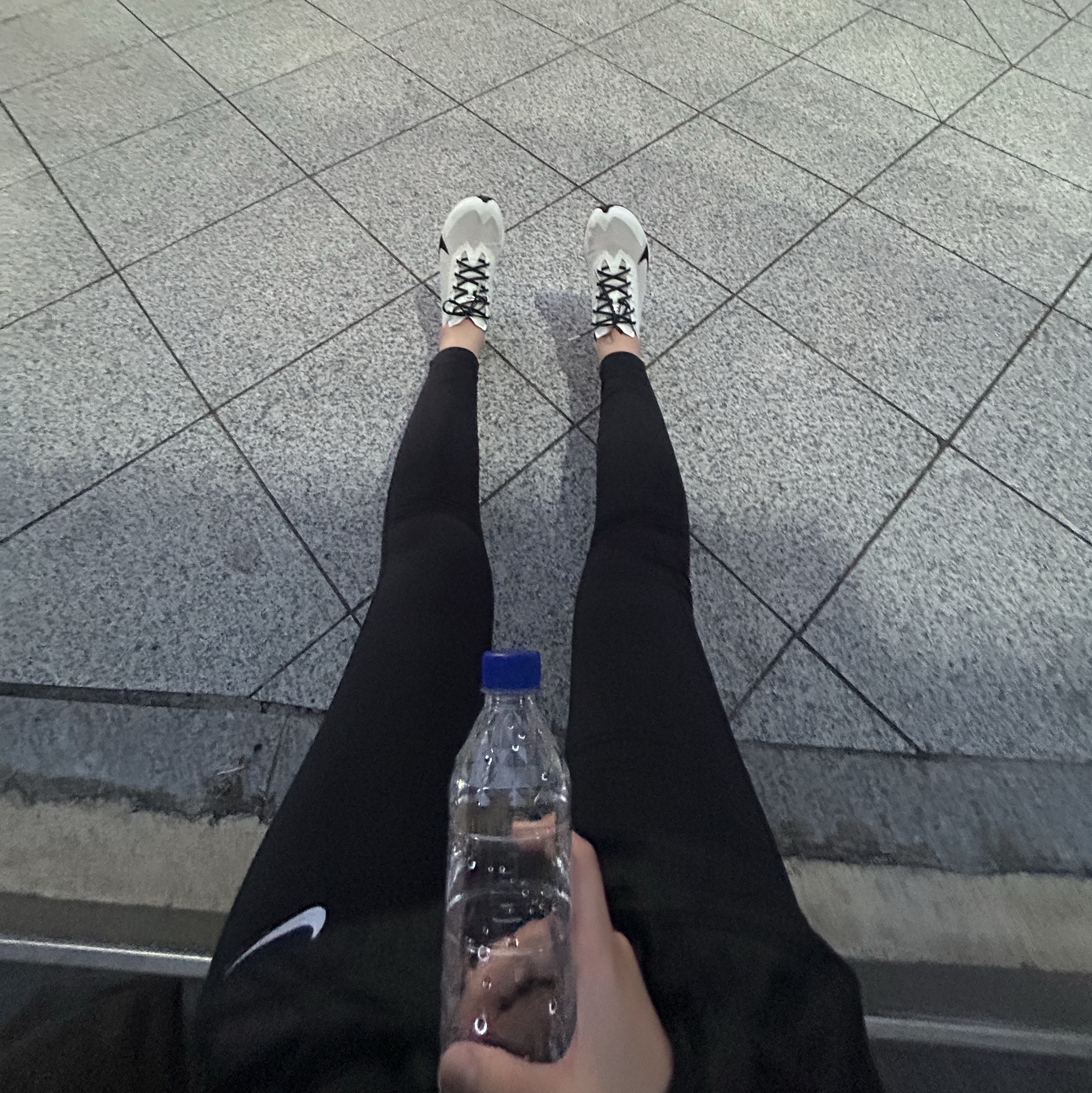 Nike ZoomX Vaporfly Next% 4 White Hyper Pink 착용 스타일 - 4