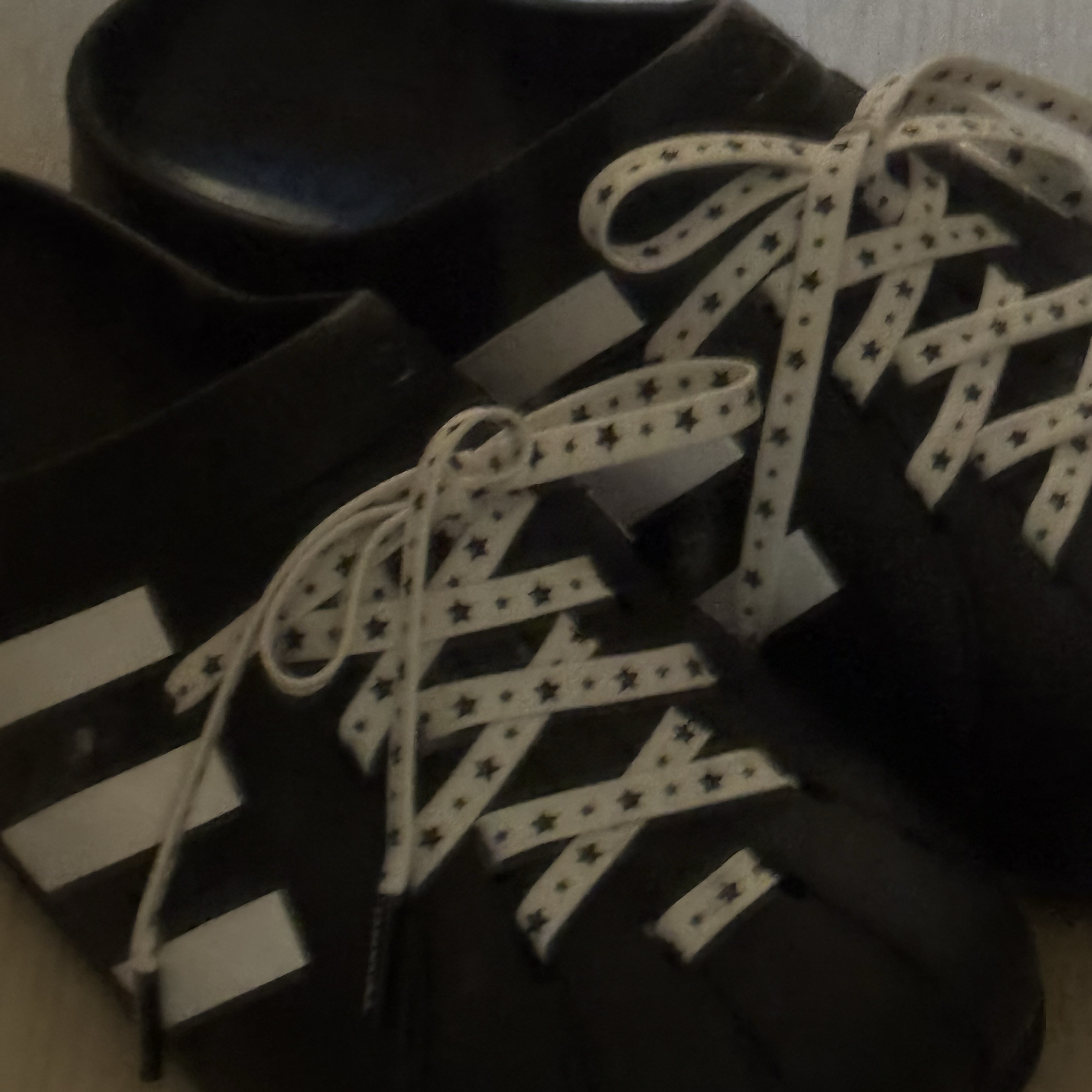 Adidas Adilette Clog Black White 착용 스타일