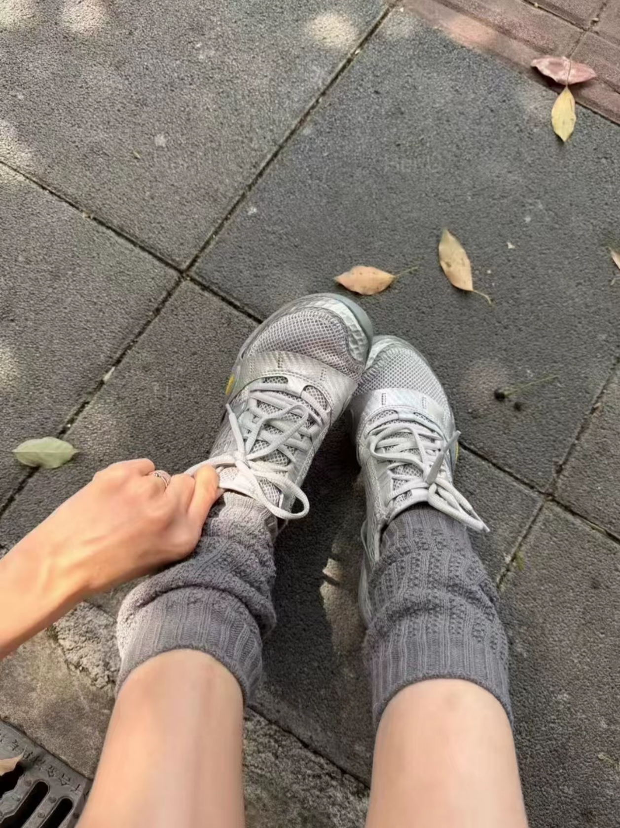 New Balance Minimus MT10O Slate Grey Silver Metallic 착용 스타일
