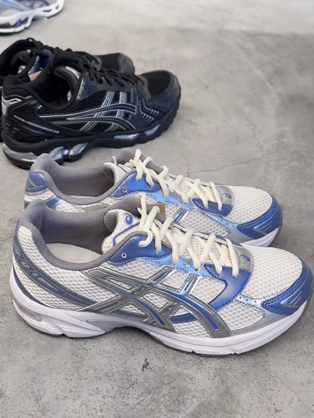 Asics Gel-1130 Cream Blueberry, Asics Gel-Kayano 14 Black Pure Silver 착용 스타일