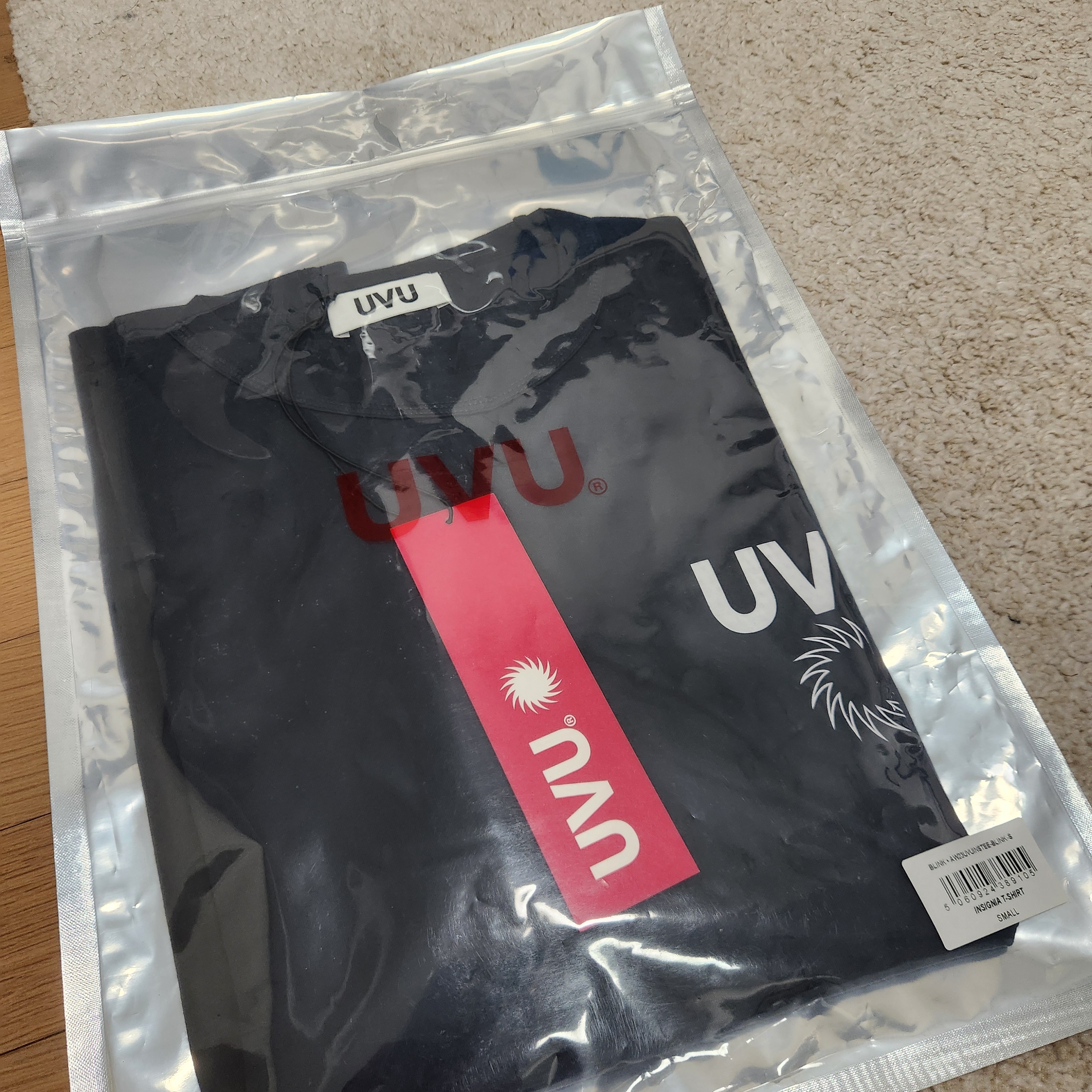 UVU Insignia T-Shirt Ink Blue 착용 스타일