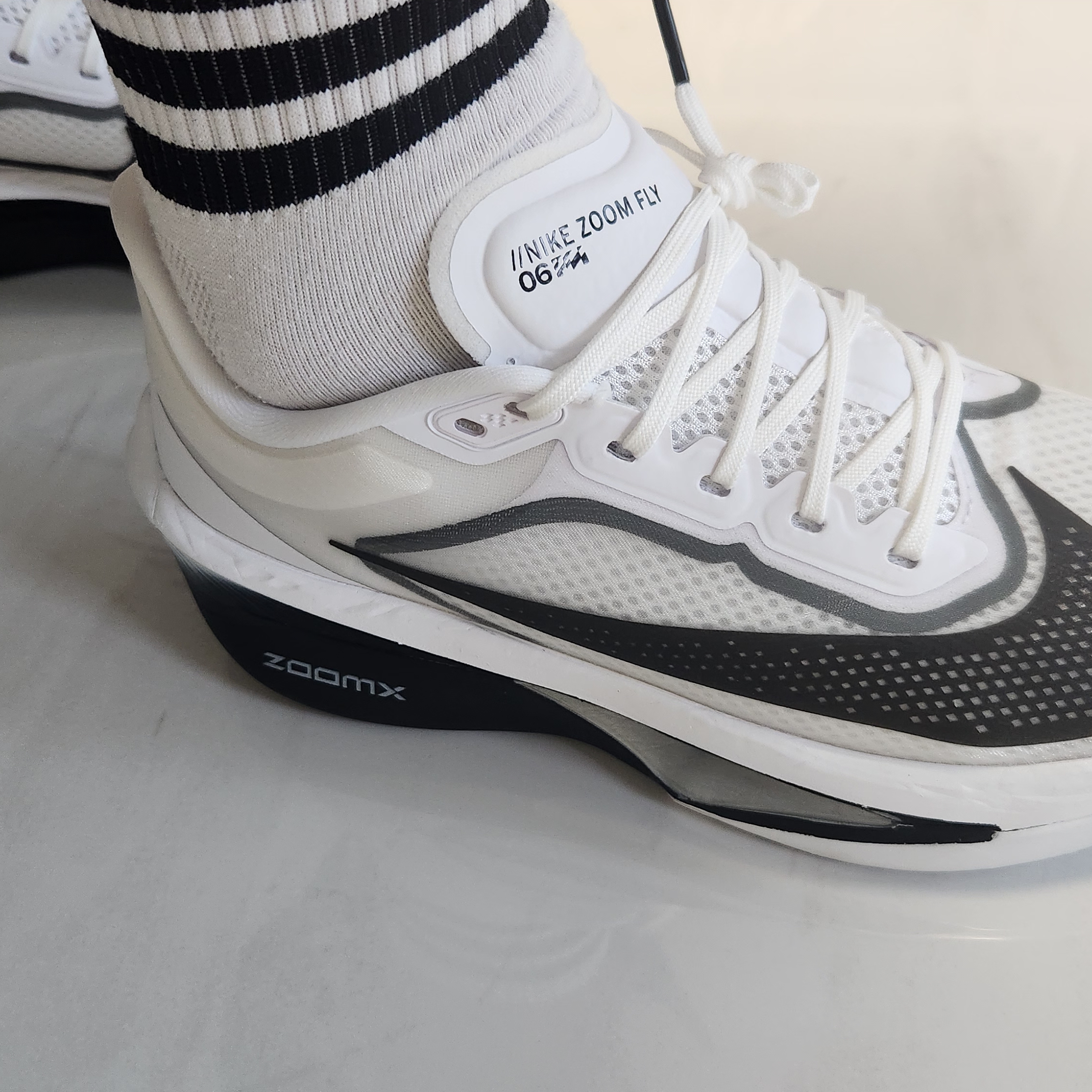 Nike Zoom Fly 6 White Smoke Grey 착용 스타일