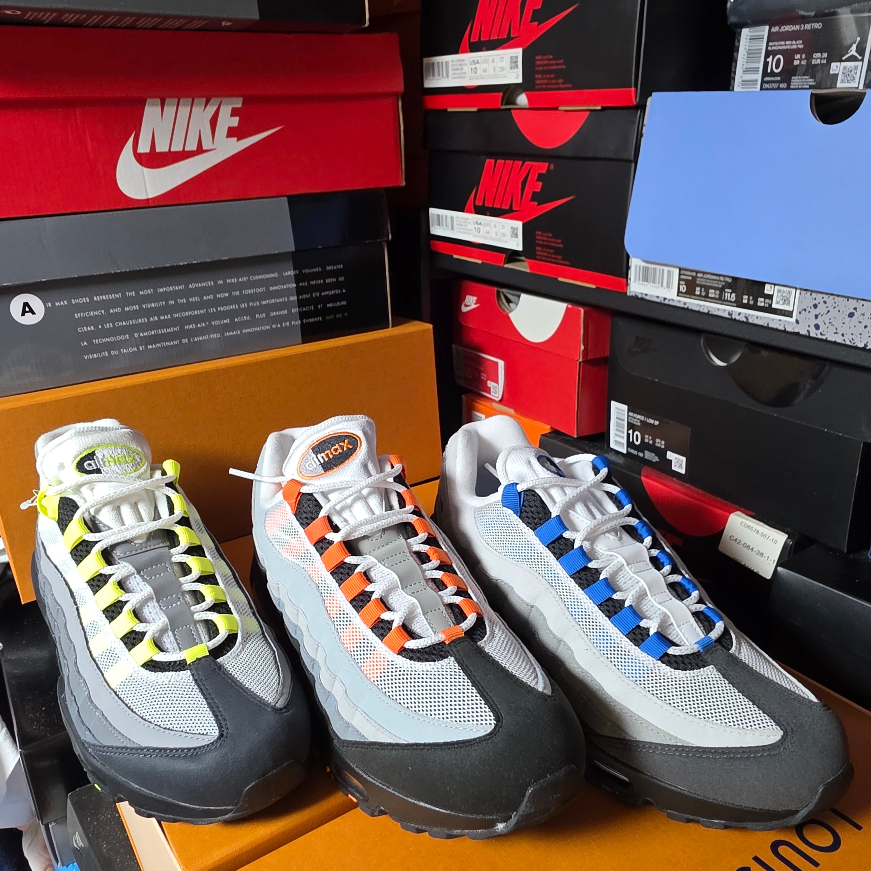 Nike Air Max 95 OG Neon Yellow 2020, Nike Air Max 95 OG Cool Grey and Blue Spark 착용 스타일 - 2