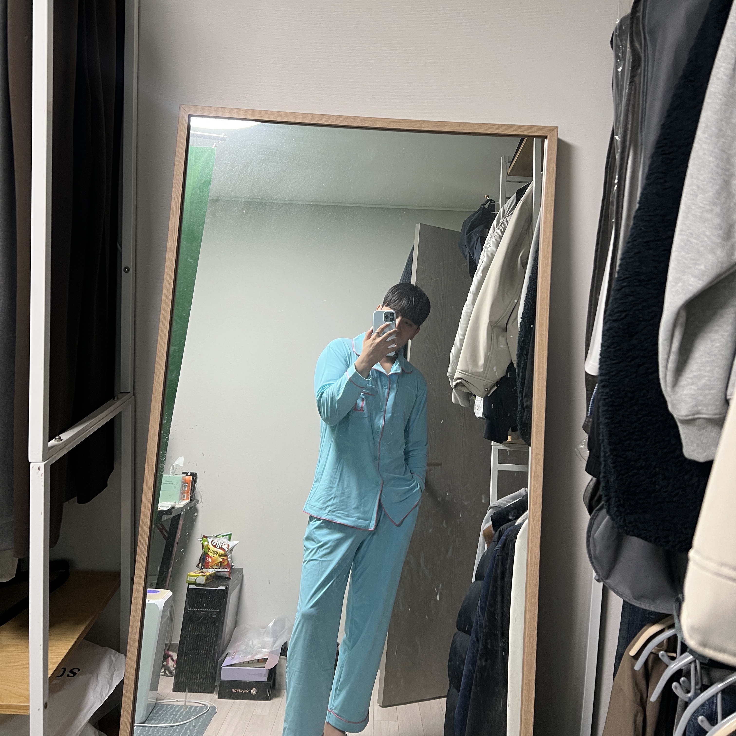 G-DRAGON Ubermensch Pajama Set Sky Blue 착용 스타일 - 1