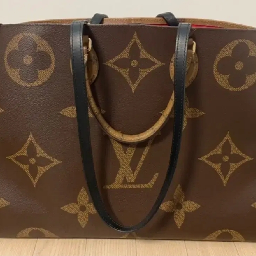 Louis Vuitton Onthego GM Monogram 착용 스타일 - 1