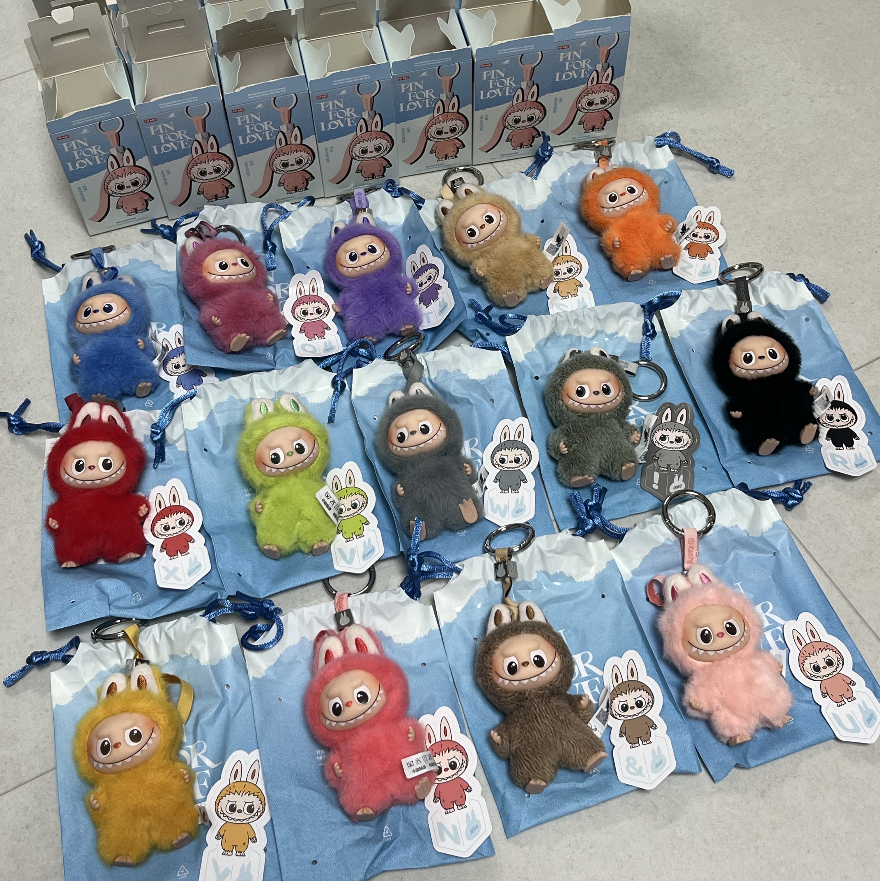 Pop Mart Labubu The Monsters Pin For Love Series Vinyl Plush Pendant Sealed Case (N-Z) (14 Blind Boxes), Pop Mart Labubu The Monsters Pin For Love Series Vinyl Plush Pendant Sealed Case (N-Z) (1 Blind Box) 착용 스타일 - 1