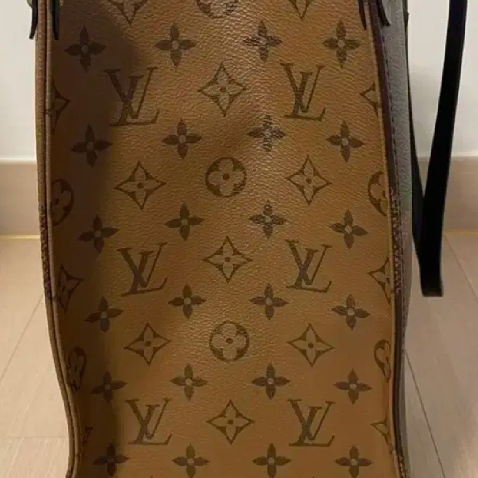 Louis Vuitton Onthego GM Monogram 착용 스타일 - 4