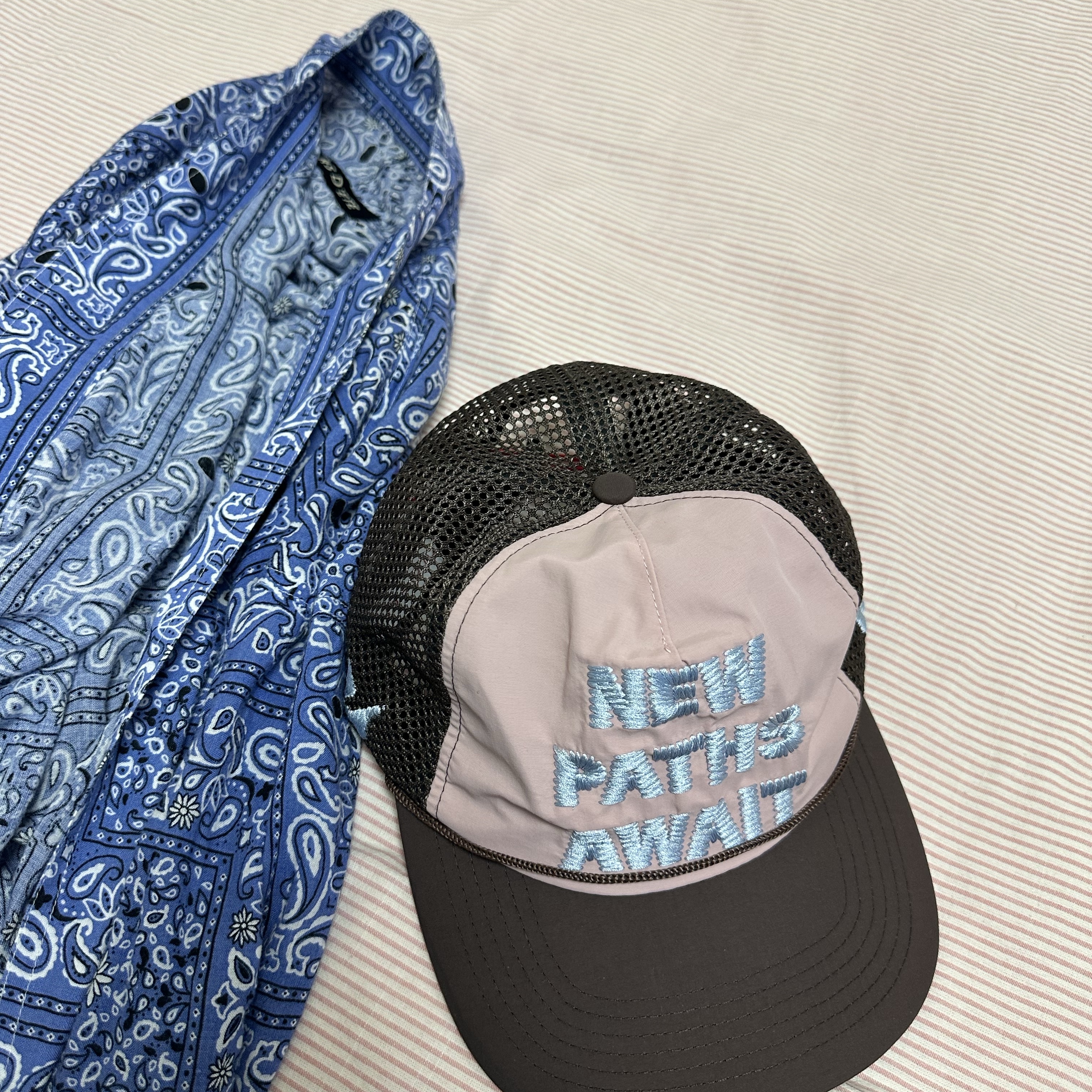 Alex Zono x Woodz New Paths Await Trucker Hat Beige 착용 스타일