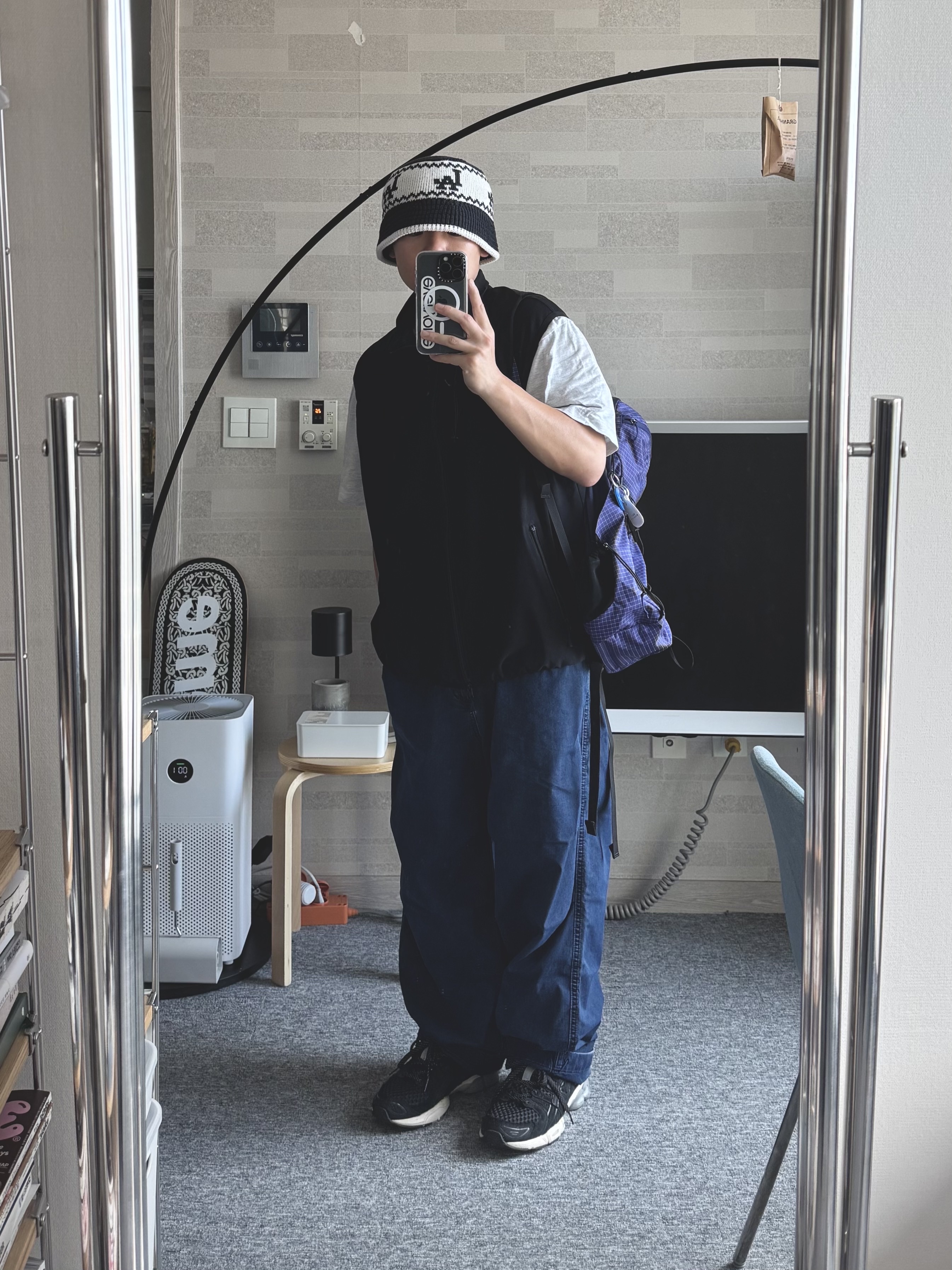 Arc'teryx Aerios 18 Backpack Soulsonic, Asics x Ennoy Gel-Nimbus 9 Black Sheet Rock 착용 스타일