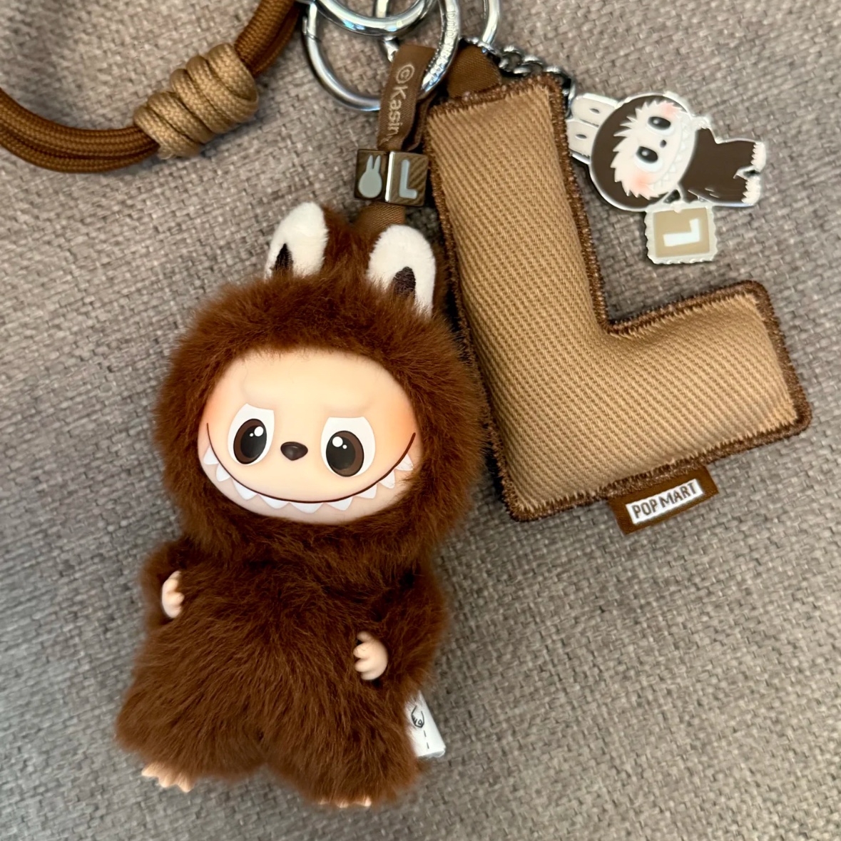 Pop Mart Labubu The Monsters Pin For Love Series Vinyl Plush Pendant (A-M) L (Opened Case) 착용 스타일