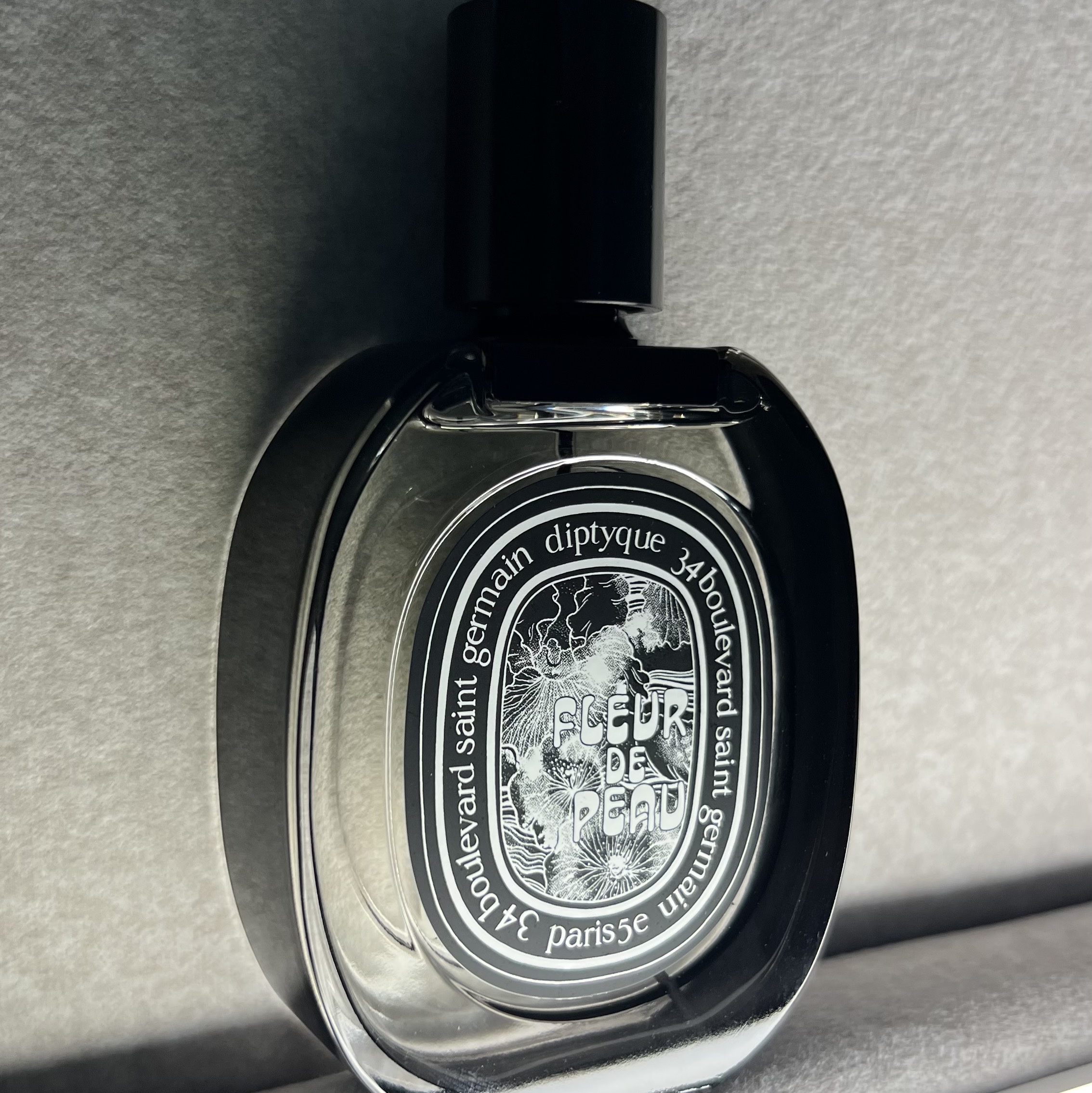 Diptyque Fleur De Peau Eau De Parfum 75ml 착용 스타일 - 2