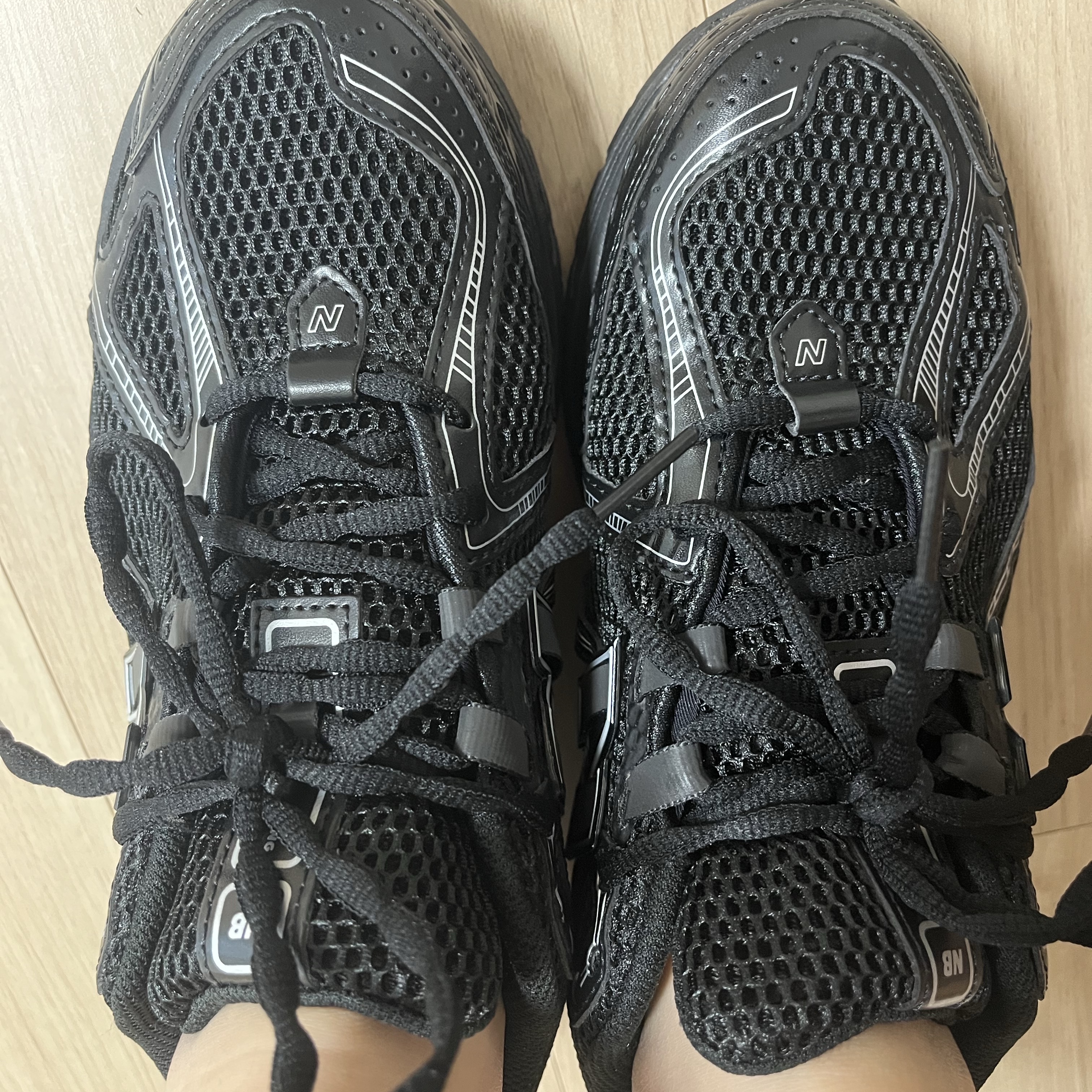 New Balance 1906R Black Silver Metallic 착용 스타일