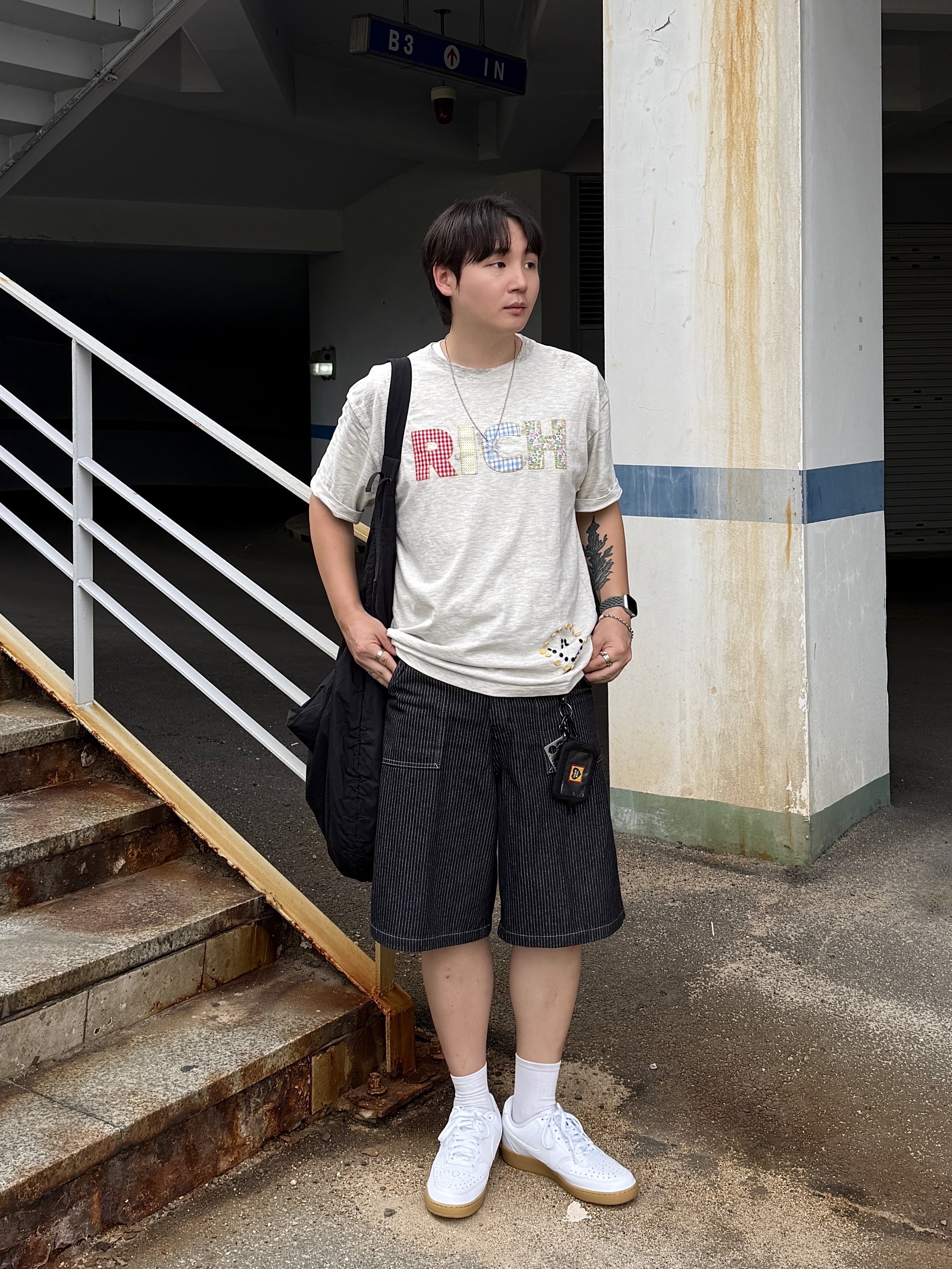 Nike Court Vision Low White Photon Dust, COS Canopy Nylon Oversized Crossbody Bag Black 착용 스타일 - 3