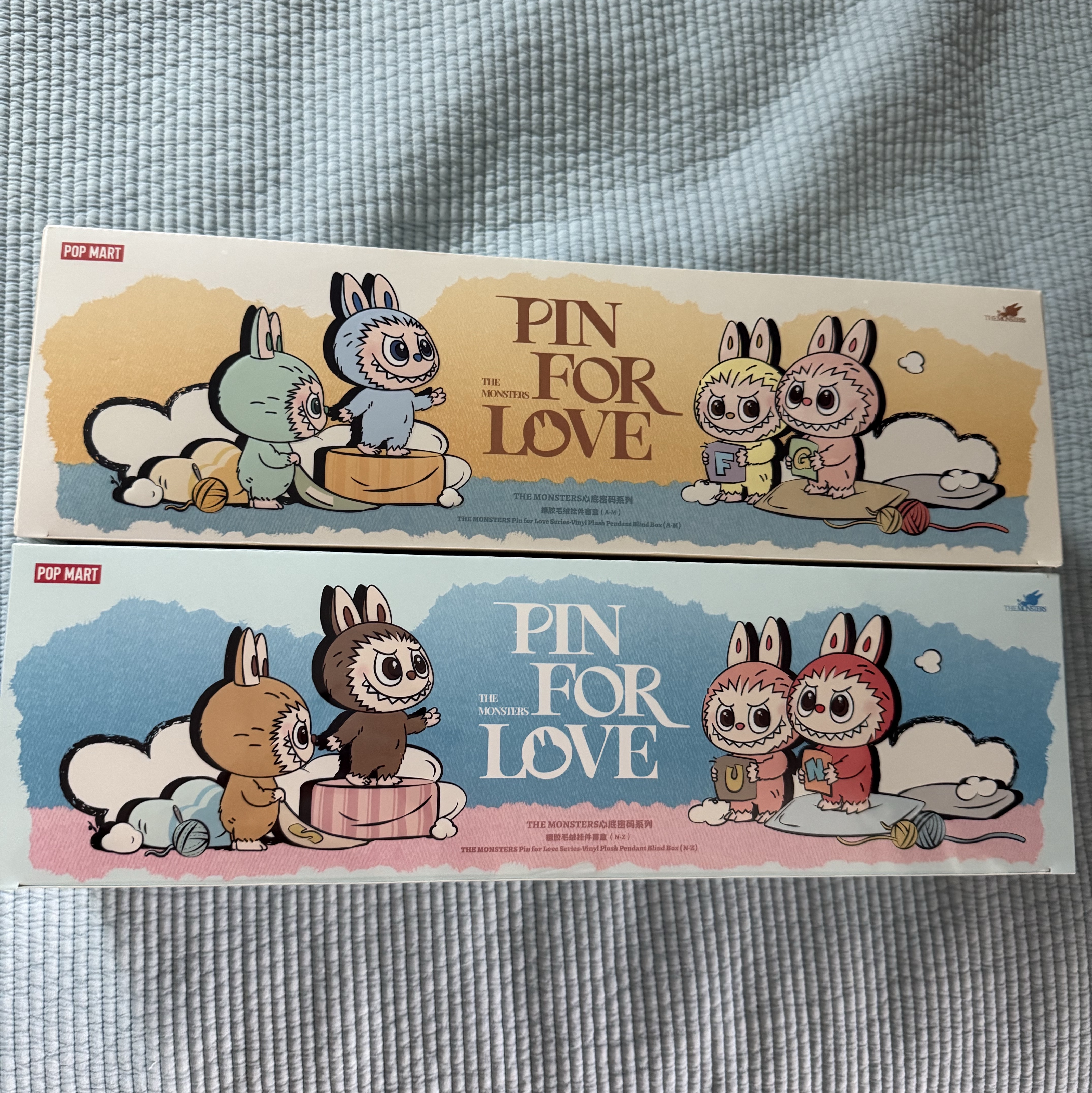 Pop Mart Labubu The Monsters Pin For Love Series Vinyl Plush Pendant Sealed Case (A-M) (14 Blind Boxes), Pop Mart Labubu The Monsters Pin For Love Series Vinyl Plush Pendant Sealed Case (N-Z) (14 Blind Boxes) 착용 스타일