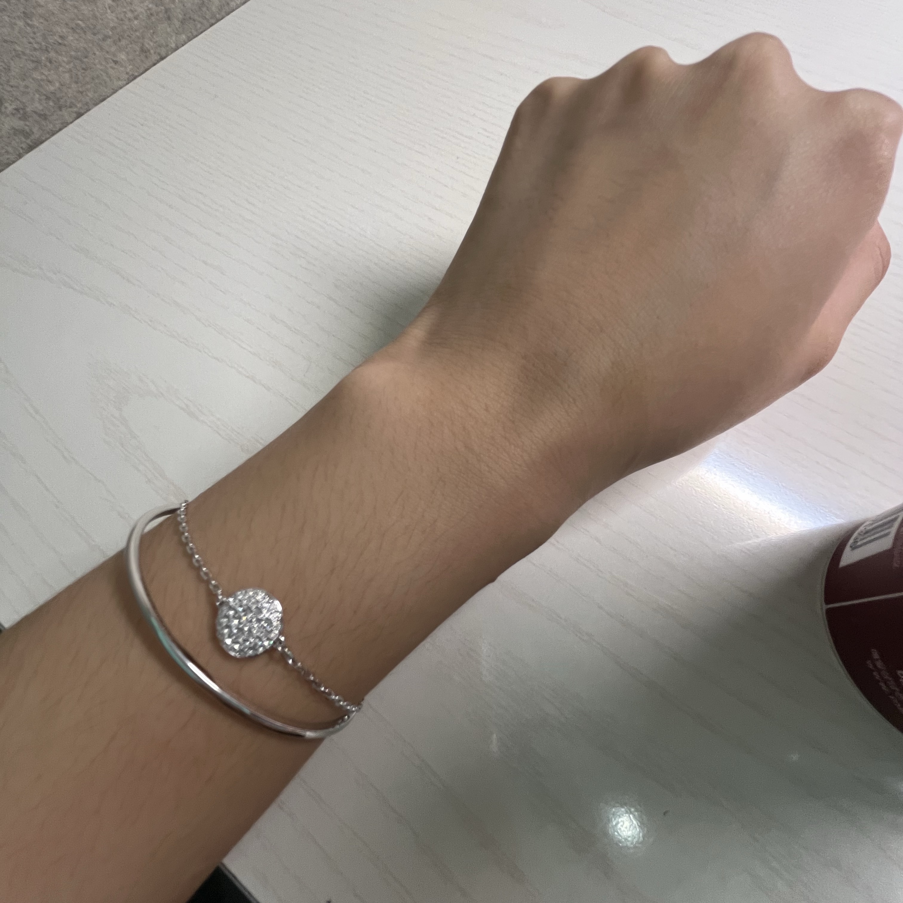 (W) Swarovski Meteora Bangle White Rhodium Plated 착용 스타일