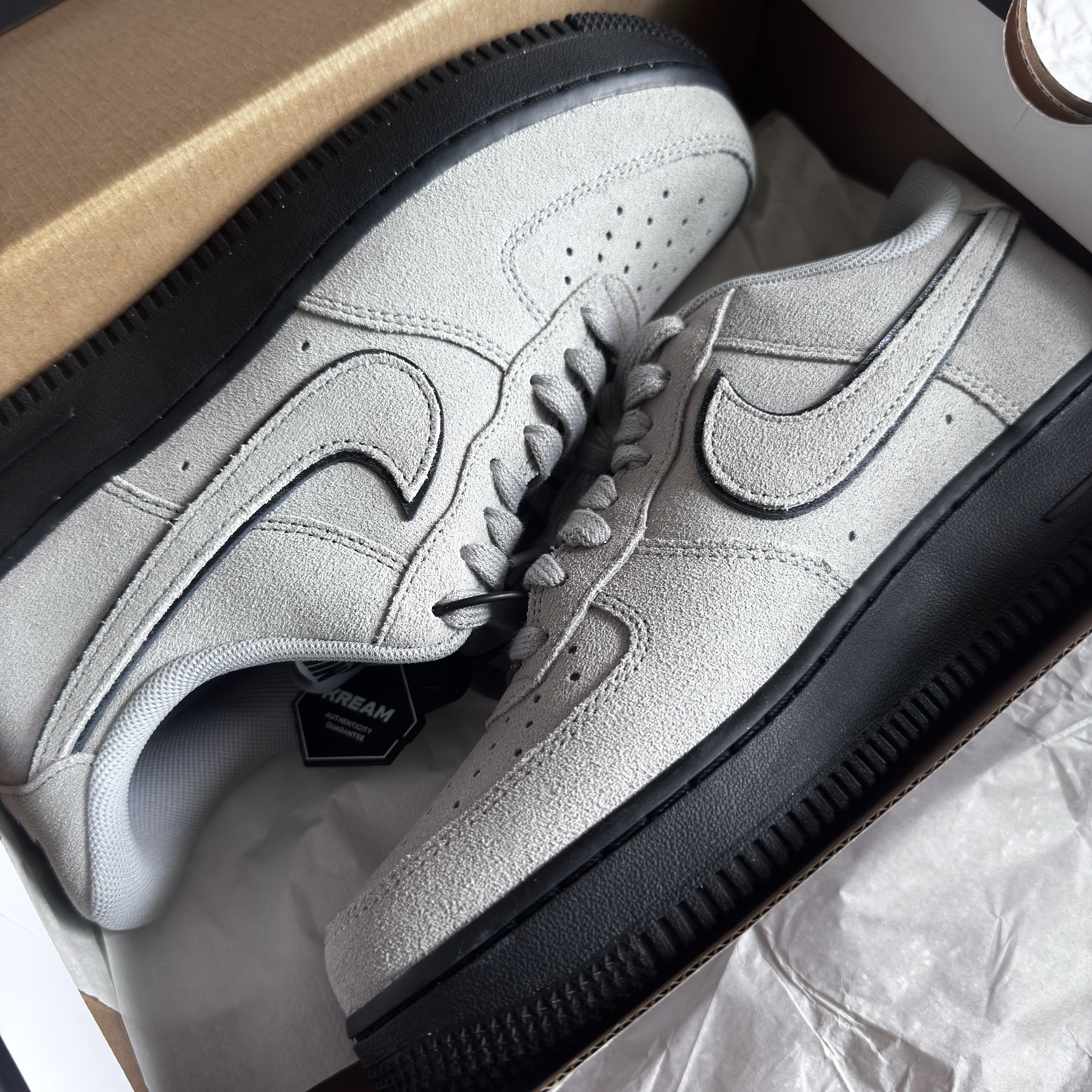 Nike Air Force 1 Low '07 LV8 Light Smoke Grey Black 착용 스타일 - 1